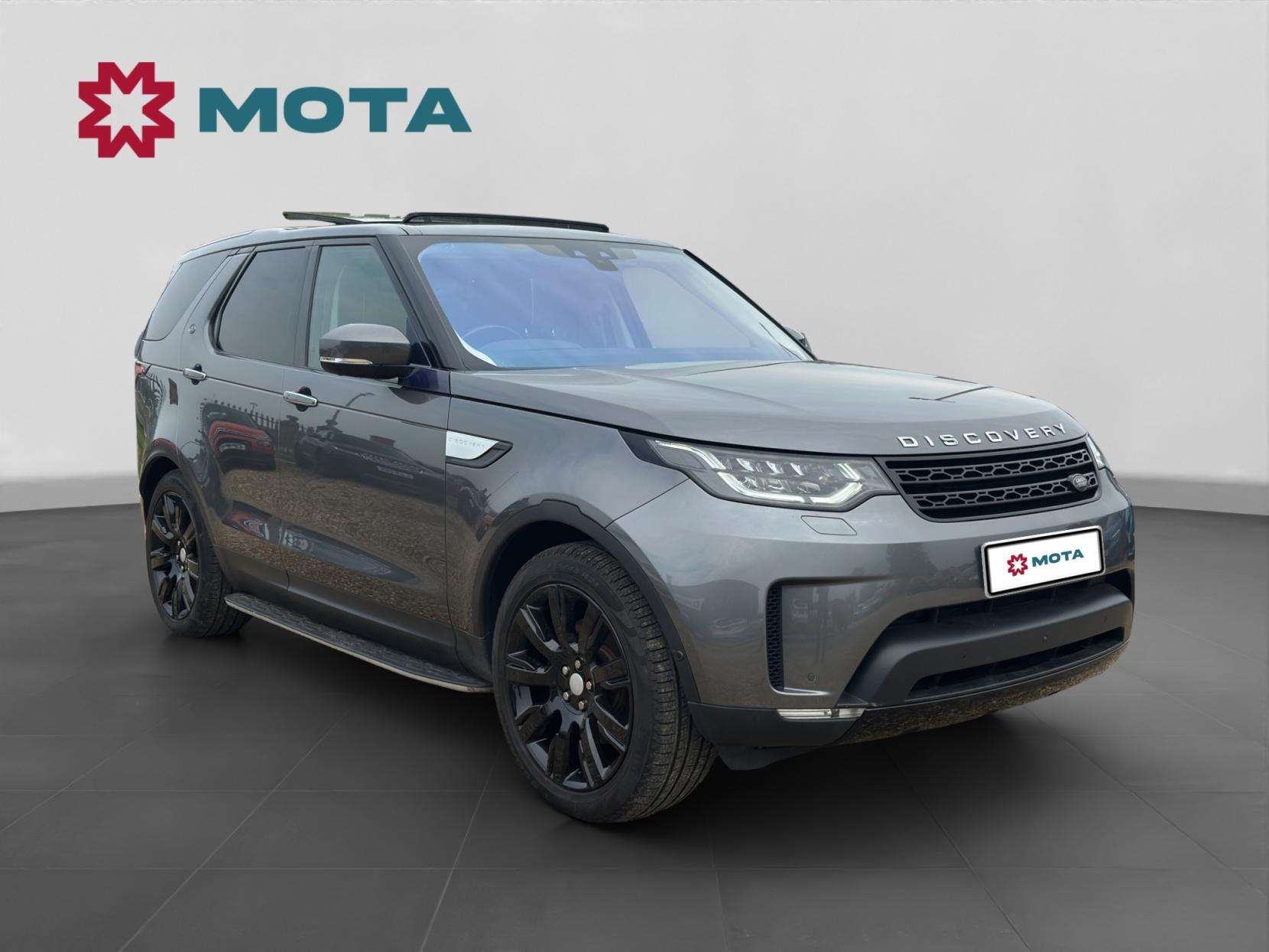 A 2017 LAND ROVER DISCOVERY 3.0 TD V6 HSE Luxury SUV 5dr Diesel Auto 4WD Euro 6 (s/s) (258 ps) A 2017 LAND ROVER DISCOVERY 3.0 TD V6 HSE Luxury SUV 5dr Diesel Auto 4WD Euro 6 (s/s) (258 ps)