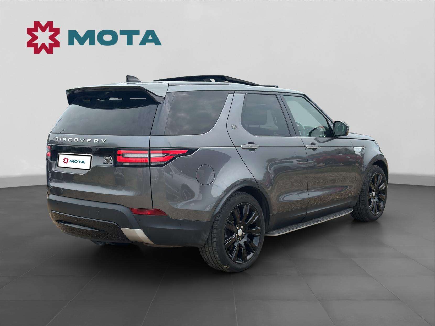 A 2017 LAND ROVER DISCOVERY 3.0 TD V6 HSE Luxury SUV 5dr Diesel Auto 4WD Euro 6 (s/s) (258 ps) A 2017 LAND ROVER DISCOVERY 3.0 TD V6 HSE Luxury SUV 5dr Diesel Auto 4WD Euro 6 (s/s) (258 ps)