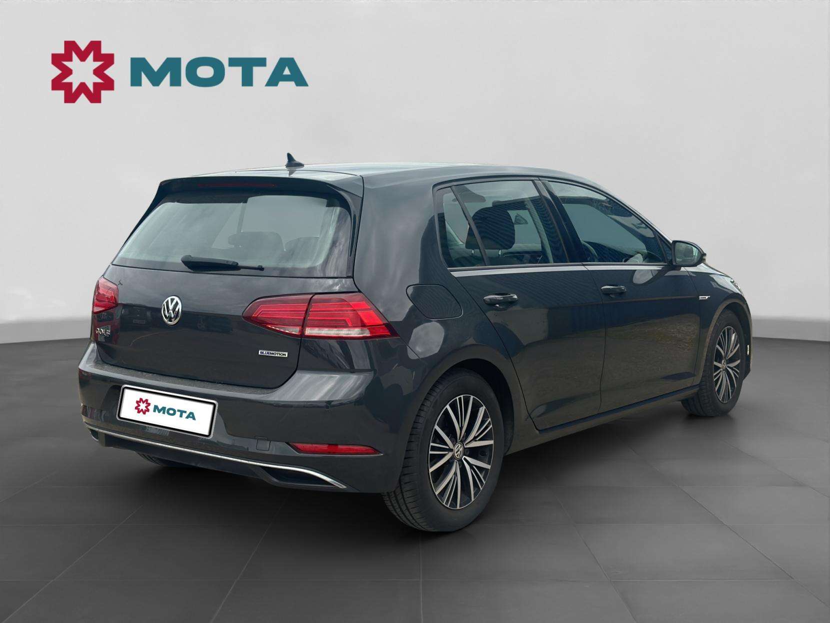 A 2018 VOLKSWAGEN GOLF 1.5 TSI EVO SE Nav Hatchback 5dr Petrol DSG Euro 6 (s/s) (130 ps) A 2018 VOLKSWAGEN GOLF 1.5 TSI EVO SE Nav Hatchback 5dr Petrol DSG Euro 6 (s/s) (130 ps)