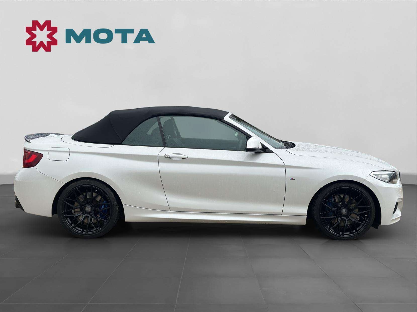 A 2016 BMW 2 SERIES 3.0 M235i Convertible 2dr Petrol Auto Euro 6 (s/s) (326 ps) A 2016 BMW 2 SERIES 3.0 M235i Convertible 2dr Petrol Auto Euro 6 (s/s) (326 ps)