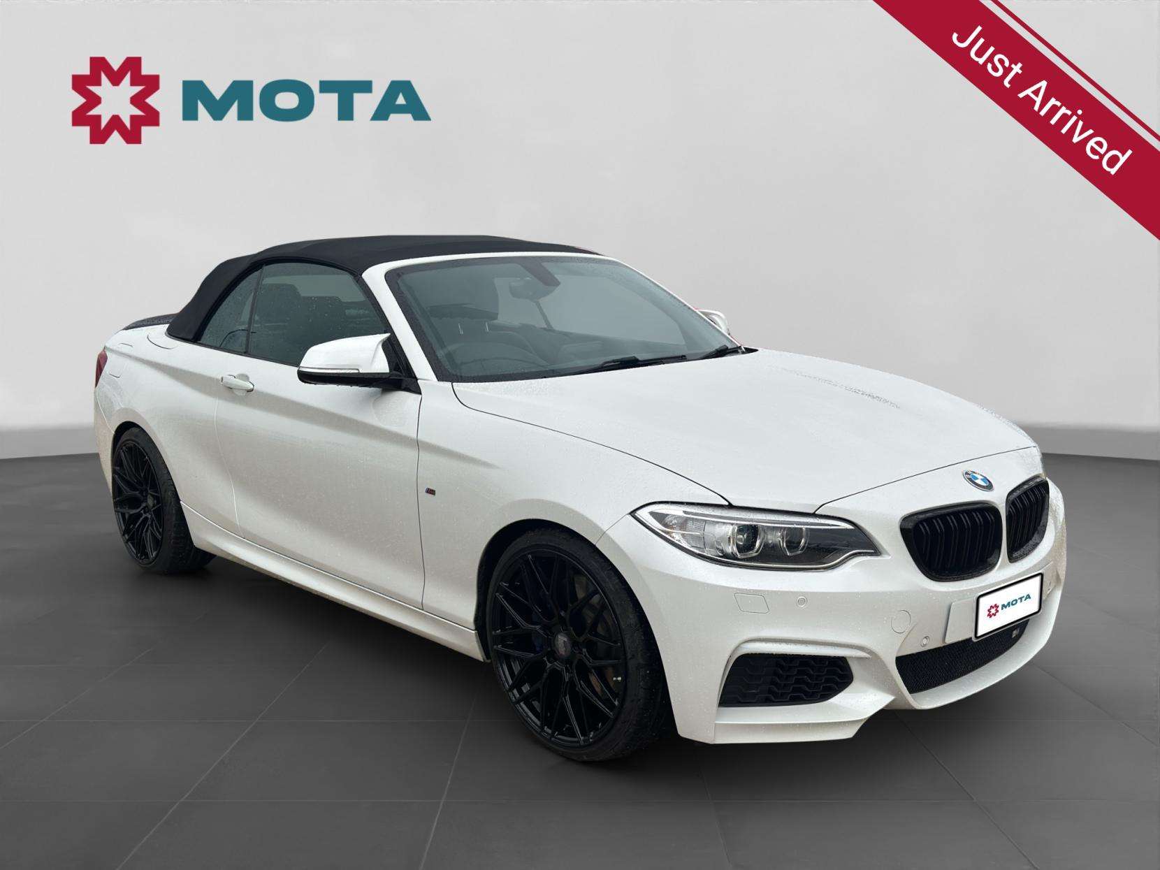 A 2016 BMW 2 SERIES 3.0 M235i Convertible 2dr Petrol Auto Euro 6 (s/s) (326 ps) A 2016 BMW 2 SERIES 3.0 M235i Convertible 2dr Petrol Auto Euro 6 (s/s) (326 ps)