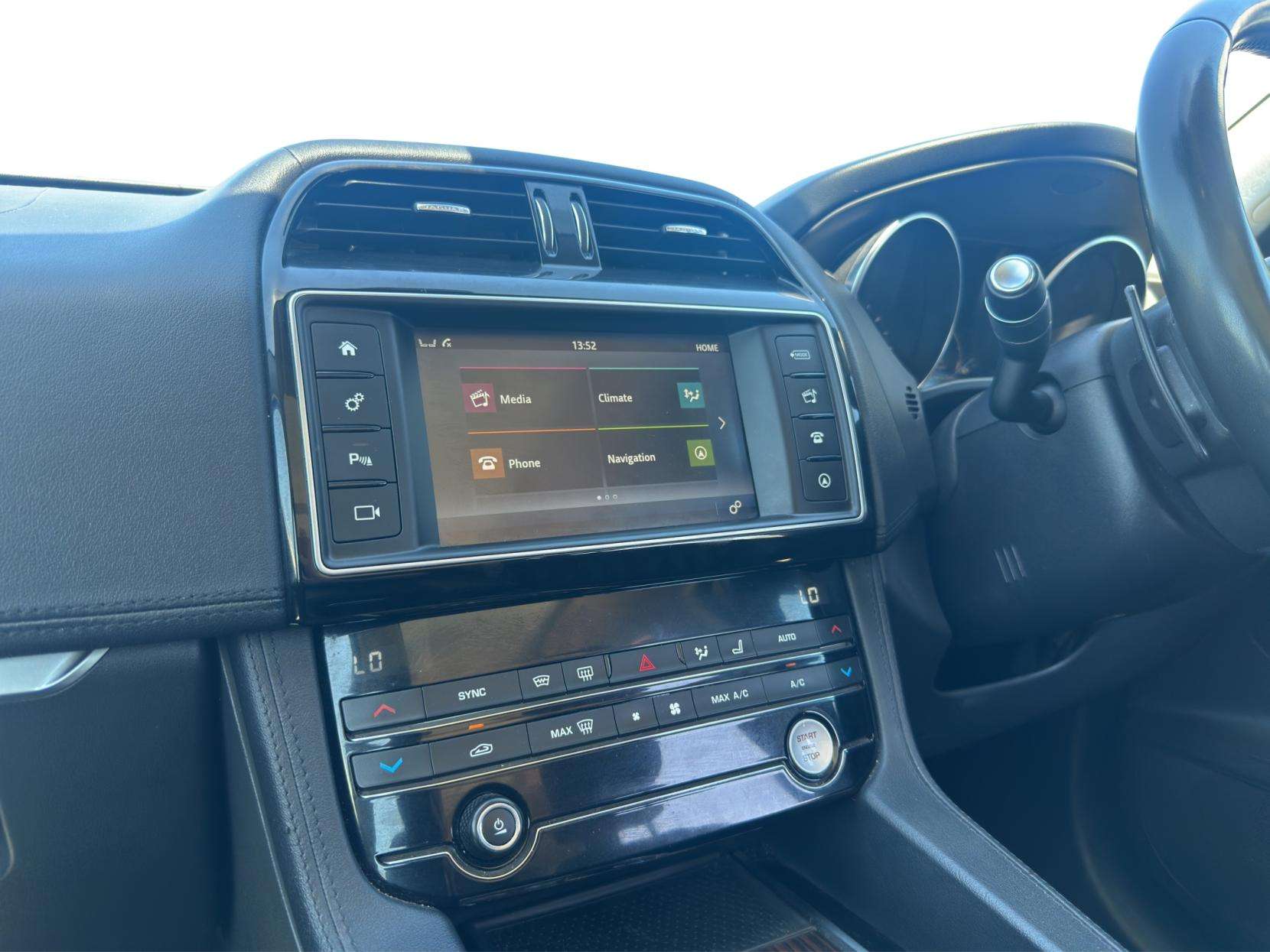 2018 JAGUAR F-PACE 2018 JAGUAR F-PACE