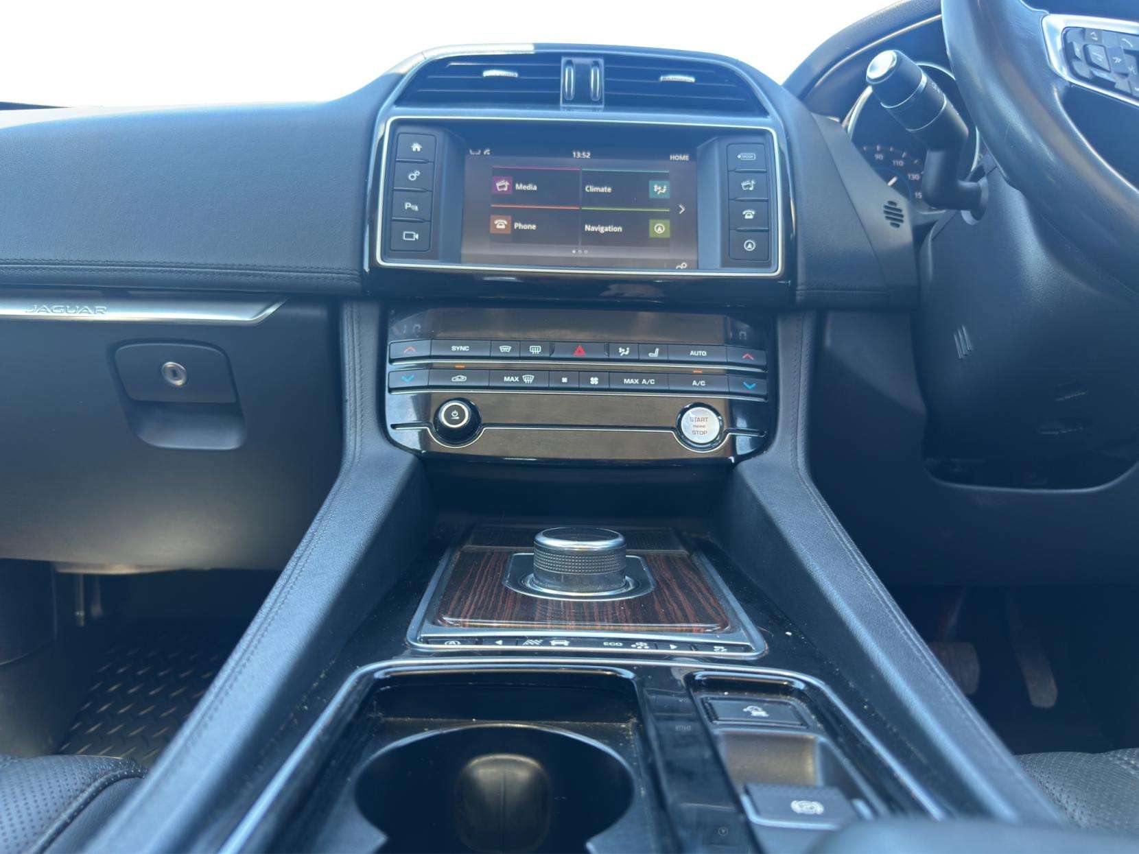 2018 JAGUAR F-PACE 2018 JAGUAR F-PACE