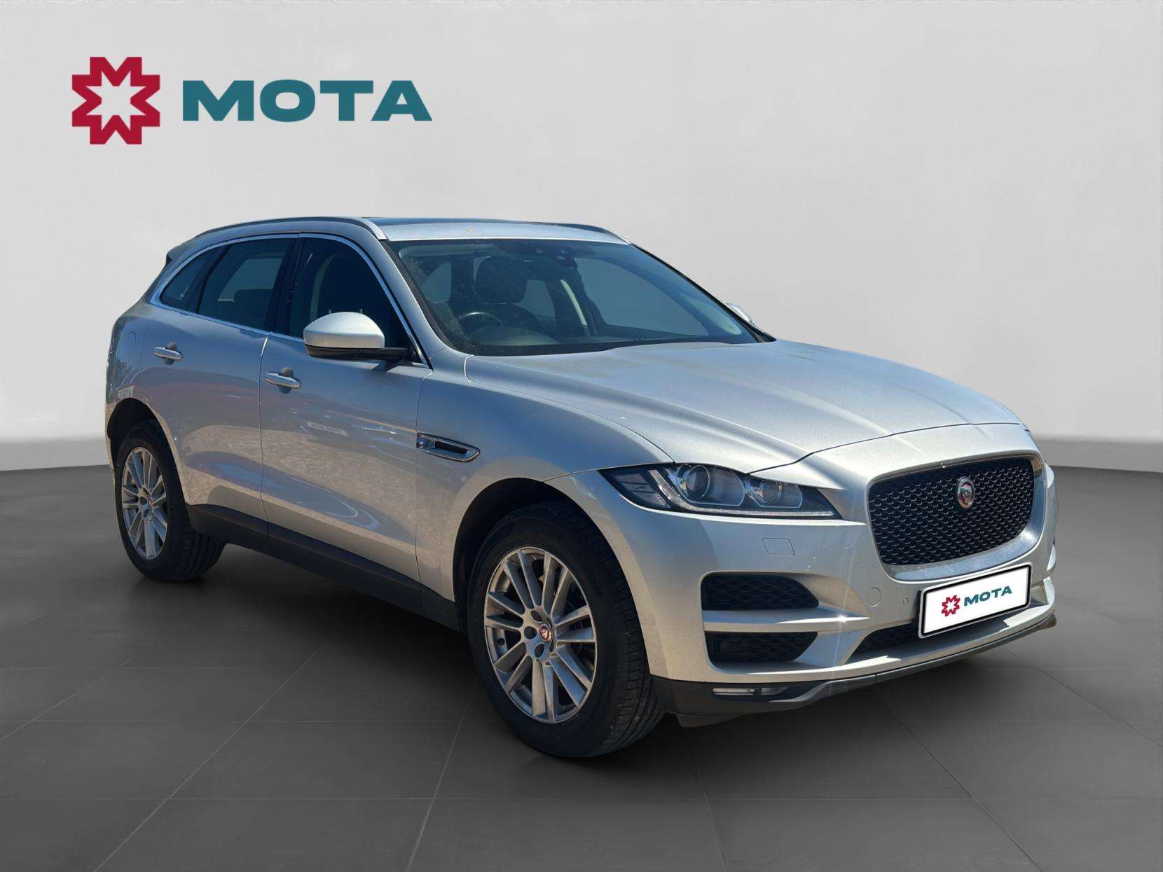A 2018 JAGUAR F-PACE 3.0 D300 V6 Portfolio SUV 5dr Diesel Auto AWD Euro 6 (s/s) (300 ps) A 2018 JAGUAR F-PACE 3.0 D300 V6 Portfolio SUV 5dr Diesel Auto AWD Euro 6 (s/s) (300 ps)