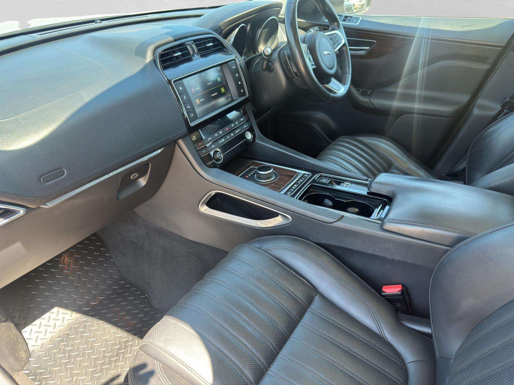 2018 JAGUAR F-PACE 2018 JAGUAR F-PACE