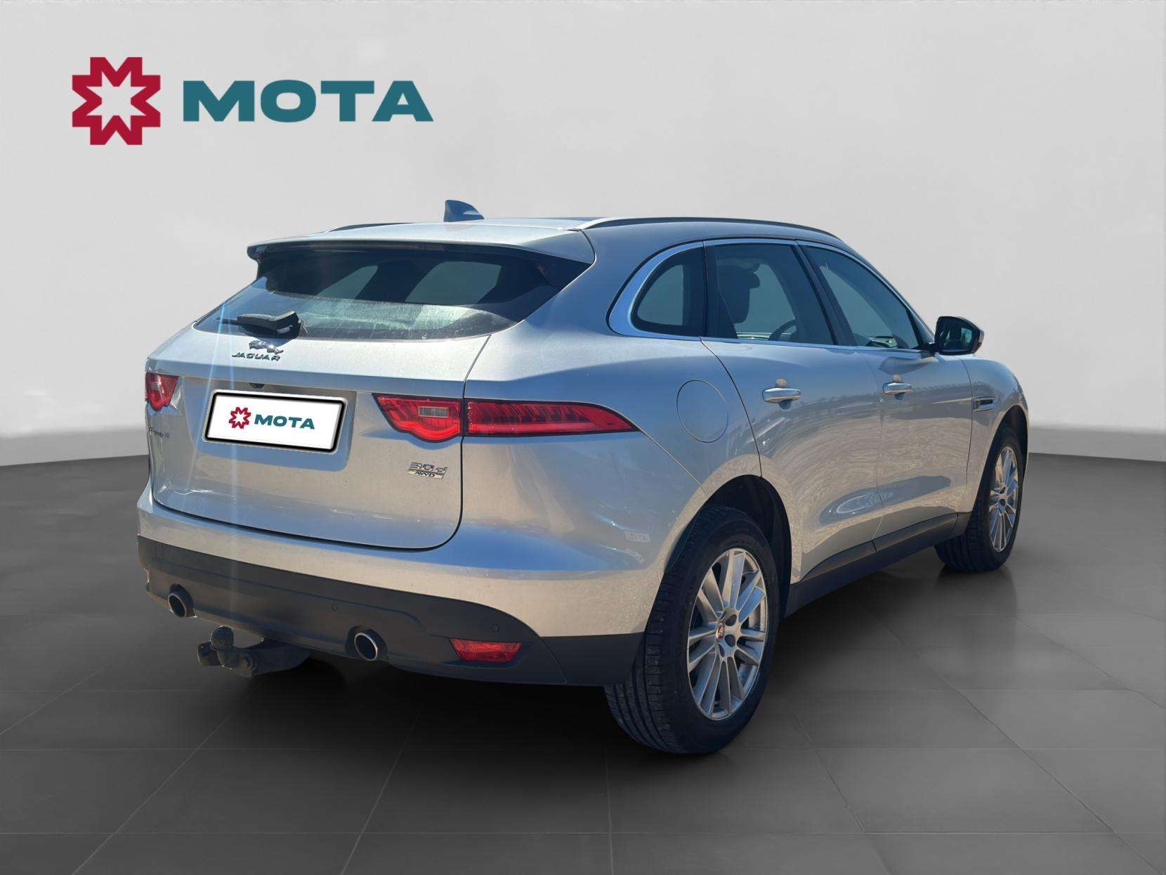 A 2018 JAGUAR F-PACE 3.0 D300 V6 Portfolio SUV 5dr Diesel Auto AWD Euro 6 (s/s) (300 ps) A 2018 JAGUAR F-PACE 3.0 D300 V6 Portfolio SUV 5dr Diesel Auto AWD Euro 6 (s/s) (300 ps)