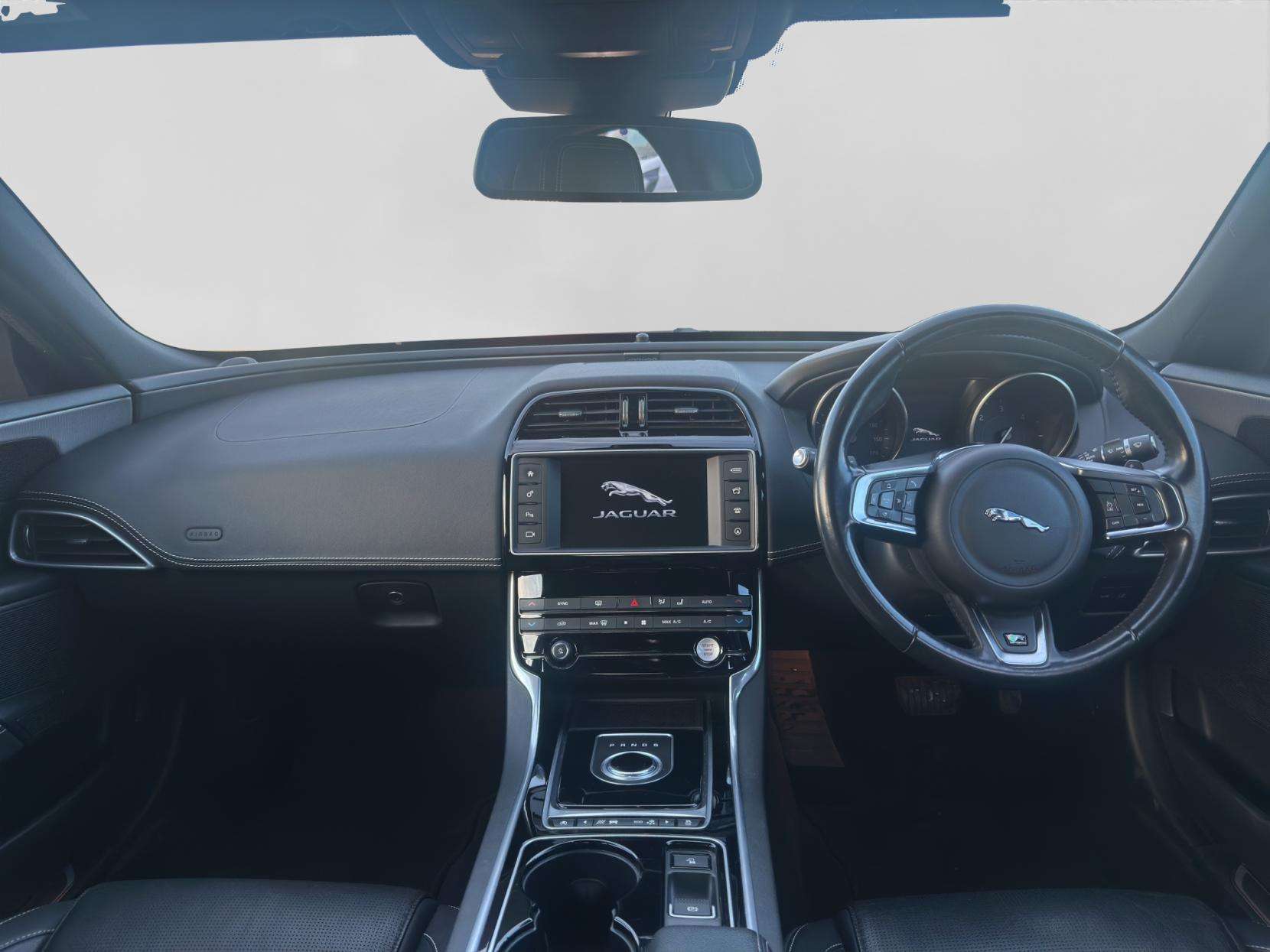 2016 JAGUAR XE 2016 JAGUAR XE