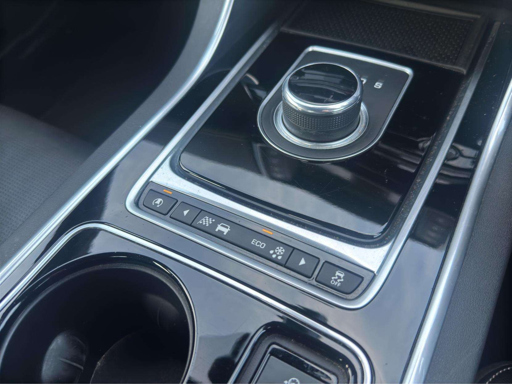 2016 JAGUAR XE 2016 JAGUAR XE