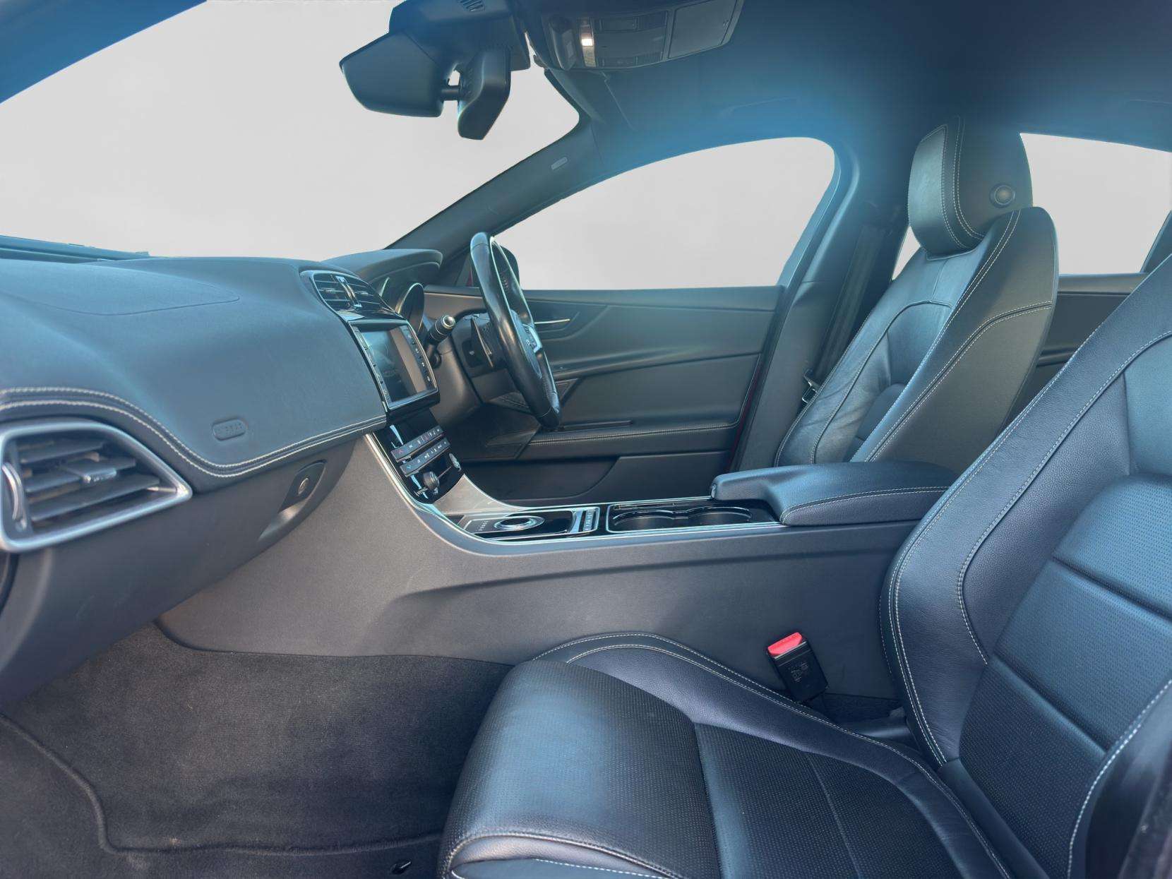 2016 JAGUAR XE 2016 JAGUAR XE