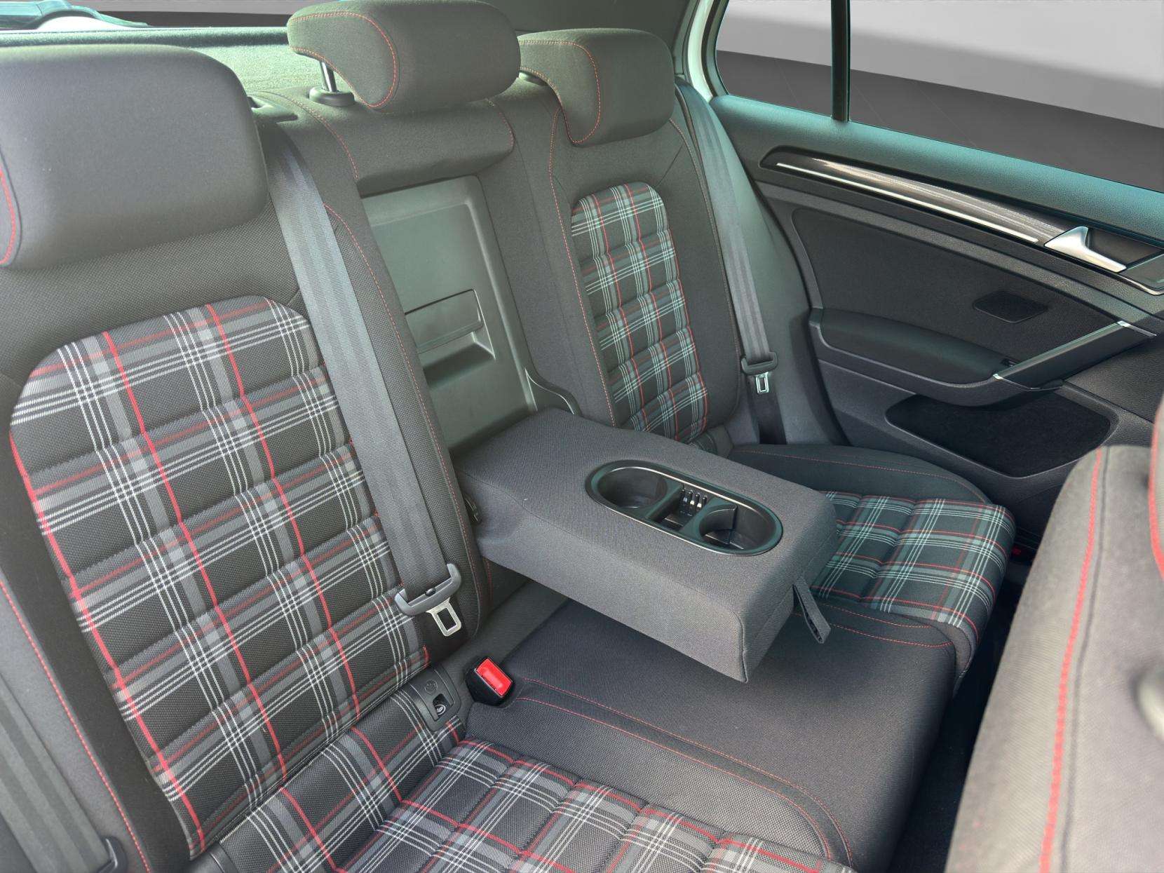 2016 VOLKSWAGEN GOLF 2016 VOLKSWAGEN GOLF