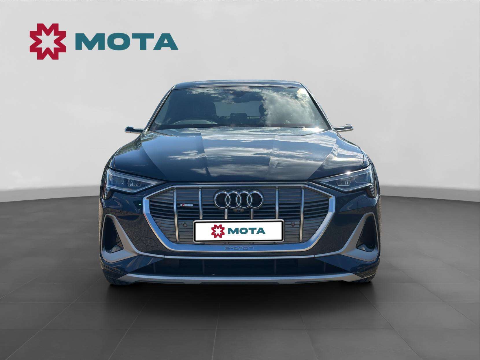 A 2021 AUDI E-TRON 55 Edition 1 Sportback 5dr Electric Auto quattro 95kWh (408 ps) A 2021 AUDI E-TRON 55 Edition 1 Sportback 5dr Electric Auto quattro 95kWh (408 ps)