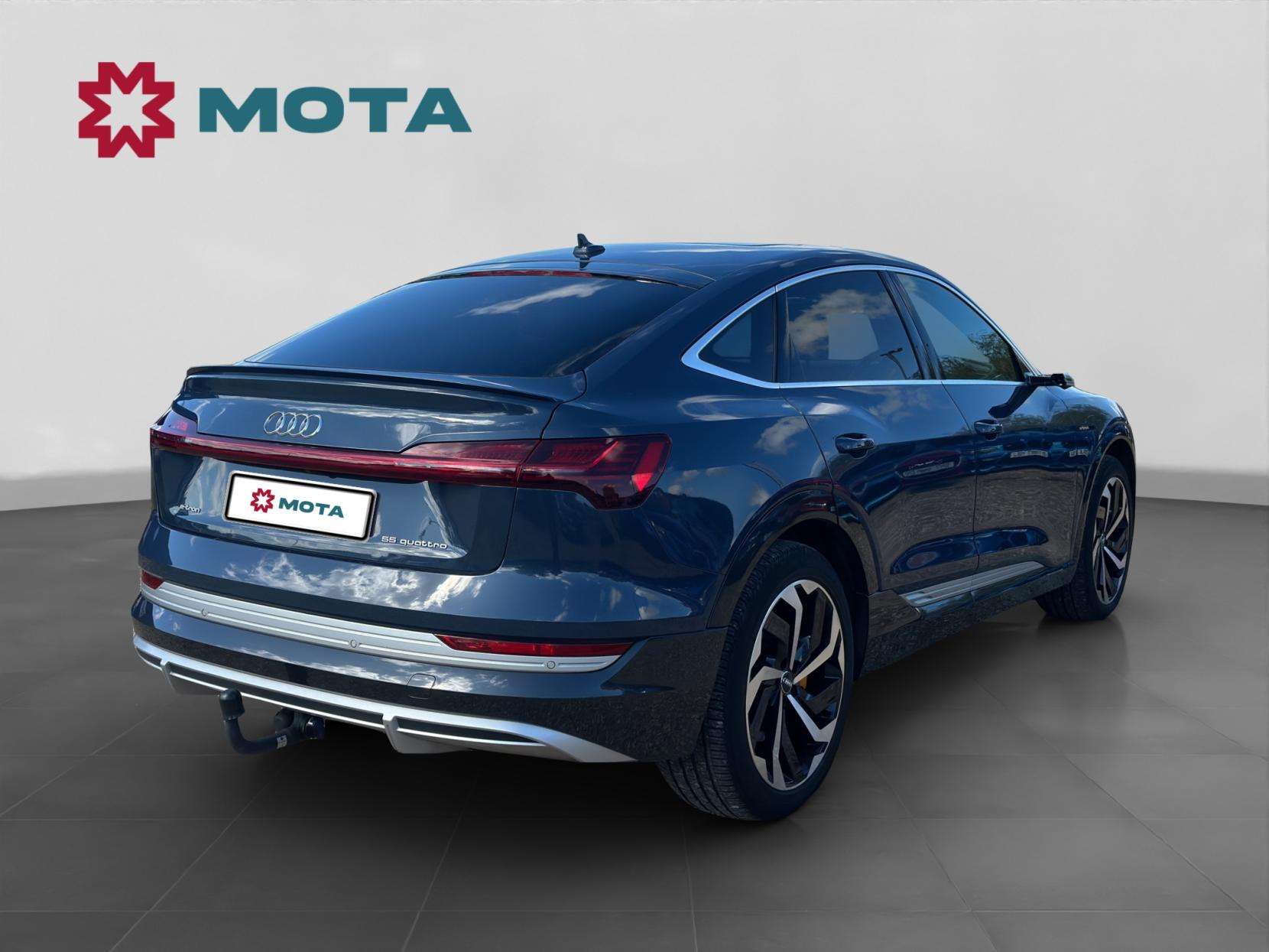 A 2021 AUDI E-TRON 55 Edition 1 Sportback 5dr Electric Auto quattro 95kWh (408 ps) A 2021 AUDI E-TRON 55 Edition 1 Sportback 5dr Electric Auto quattro 95kWh (408 ps)