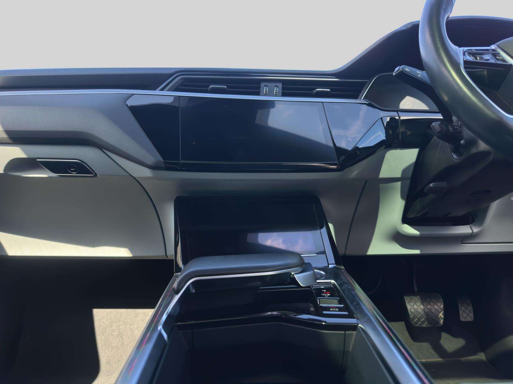 2021 AUDI E-TRON 2021 AUDI E-TRON