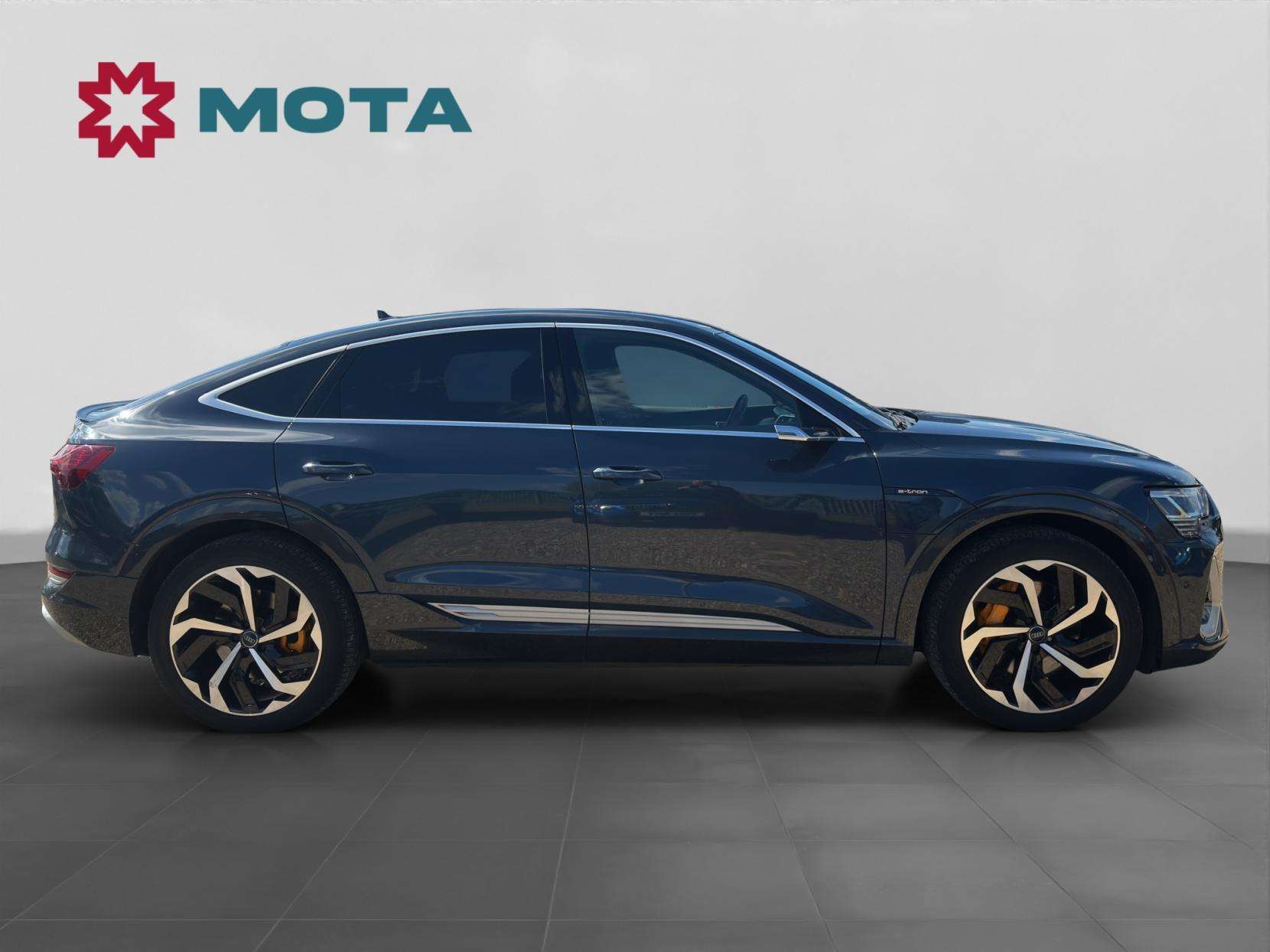 A 2021 AUDI E-TRON 55 Edition 1 Sportback 5dr Electric Auto quattro 95kWh (408 ps) A 2021 AUDI E-TRON 55 Edition 1 Sportback 5dr Electric Auto quattro 95kWh (408 ps)