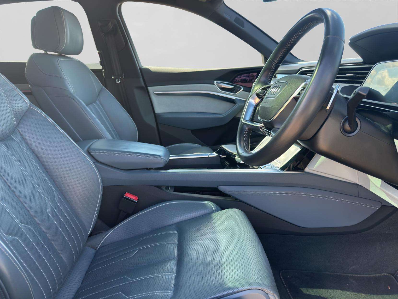 2021 AUDI E-TRON 2021 AUDI E-TRON