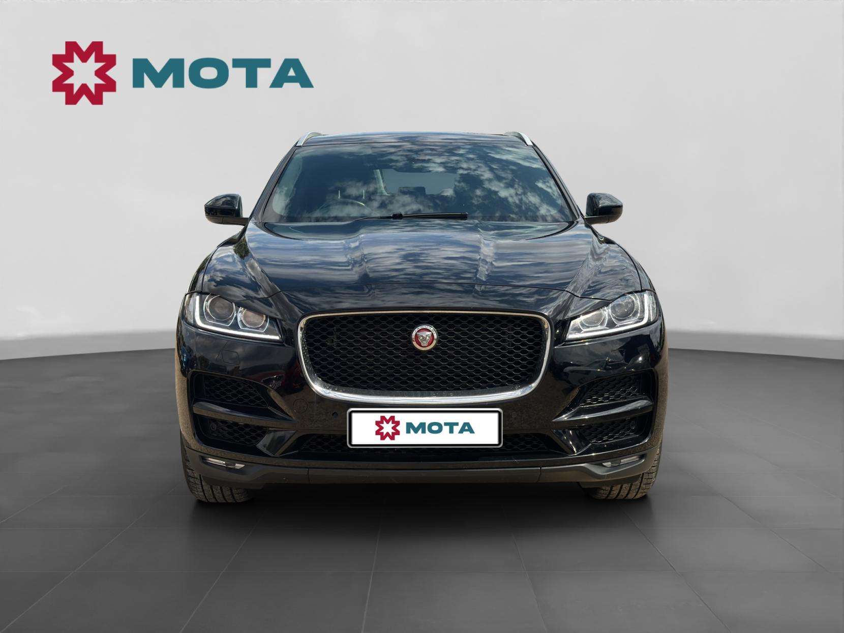 A 2018 JAGUAR F-PACE 2.0 P300 Portfolio SUV 5dr Petrol Auto AWD Euro 6 (s/s) (300 ps) A 2018 JAGUAR F-PACE 2.0 P300 Portfolio SUV 5dr Petrol Auto AWD Euro 6 (s/s) (300 ps)