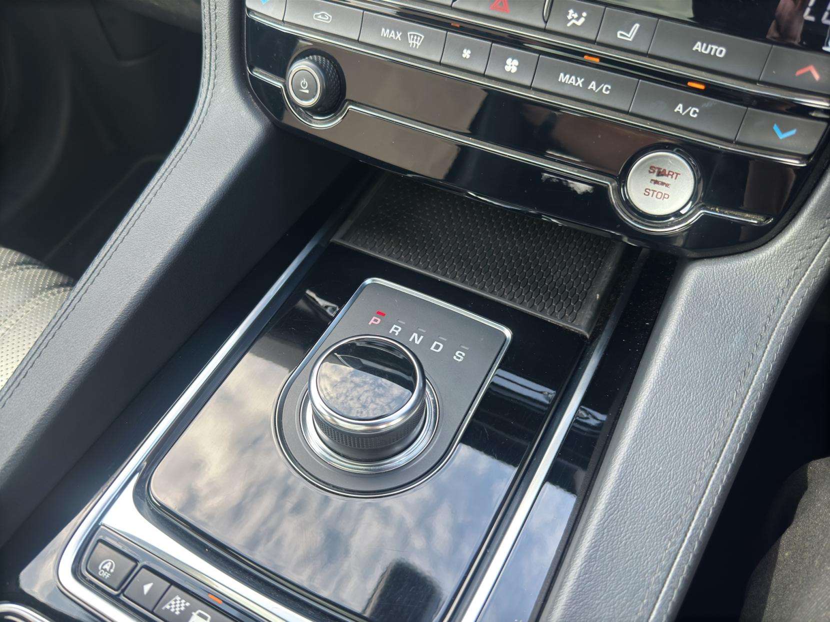 2018 JAGUAR F-PACE 2018 JAGUAR F-PACE