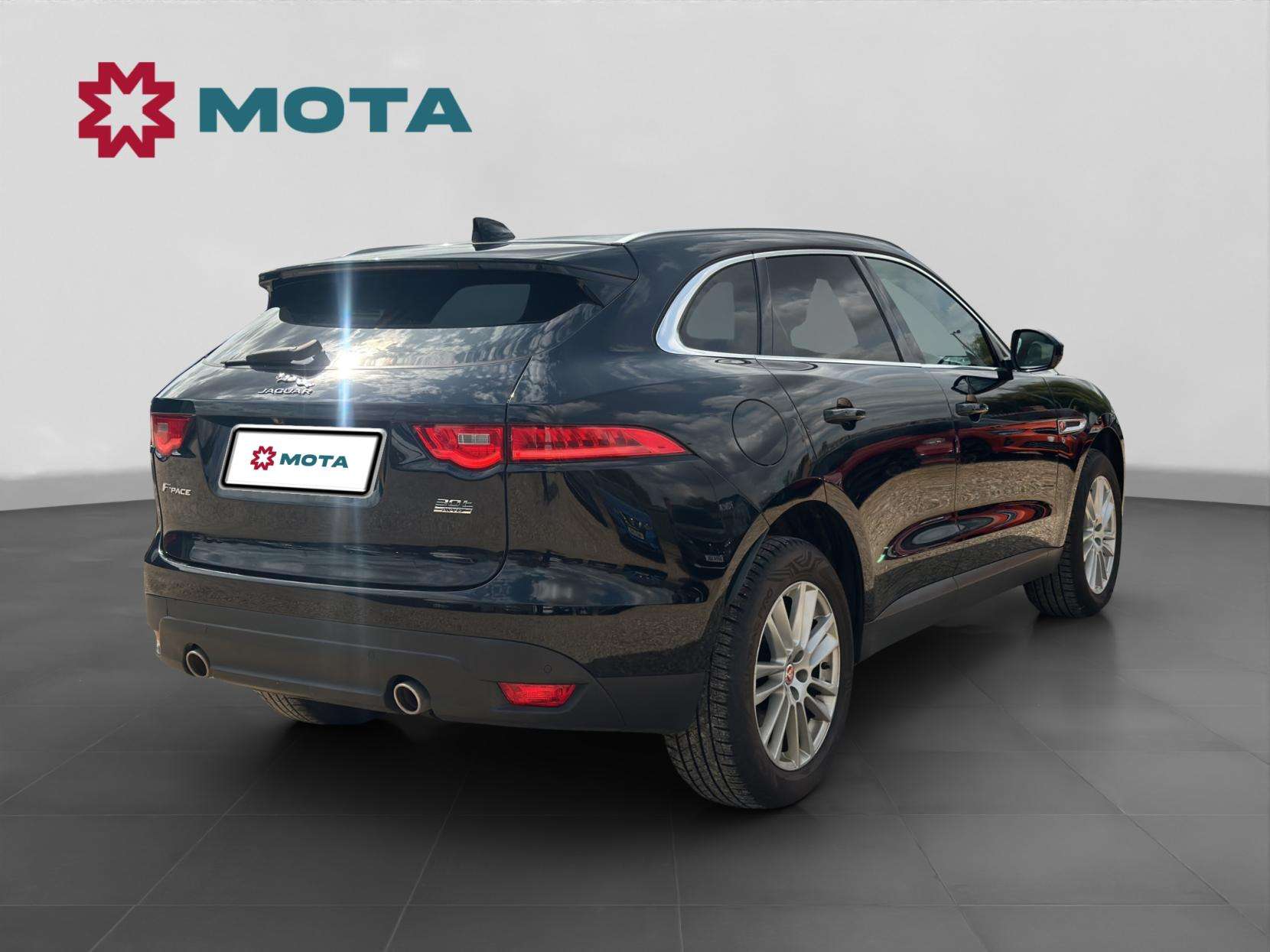 A 2018 JAGUAR F-PACE 2.0 P300 Portfolio SUV 5dr Petrol Auto AWD Euro 6 (s/s) (300 ps) A 2018 JAGUAR F-PACE 2.0 P300 Portfolio SUV 5dr Petrol Auto AWD Euro 6 (s/s) (300 ps)