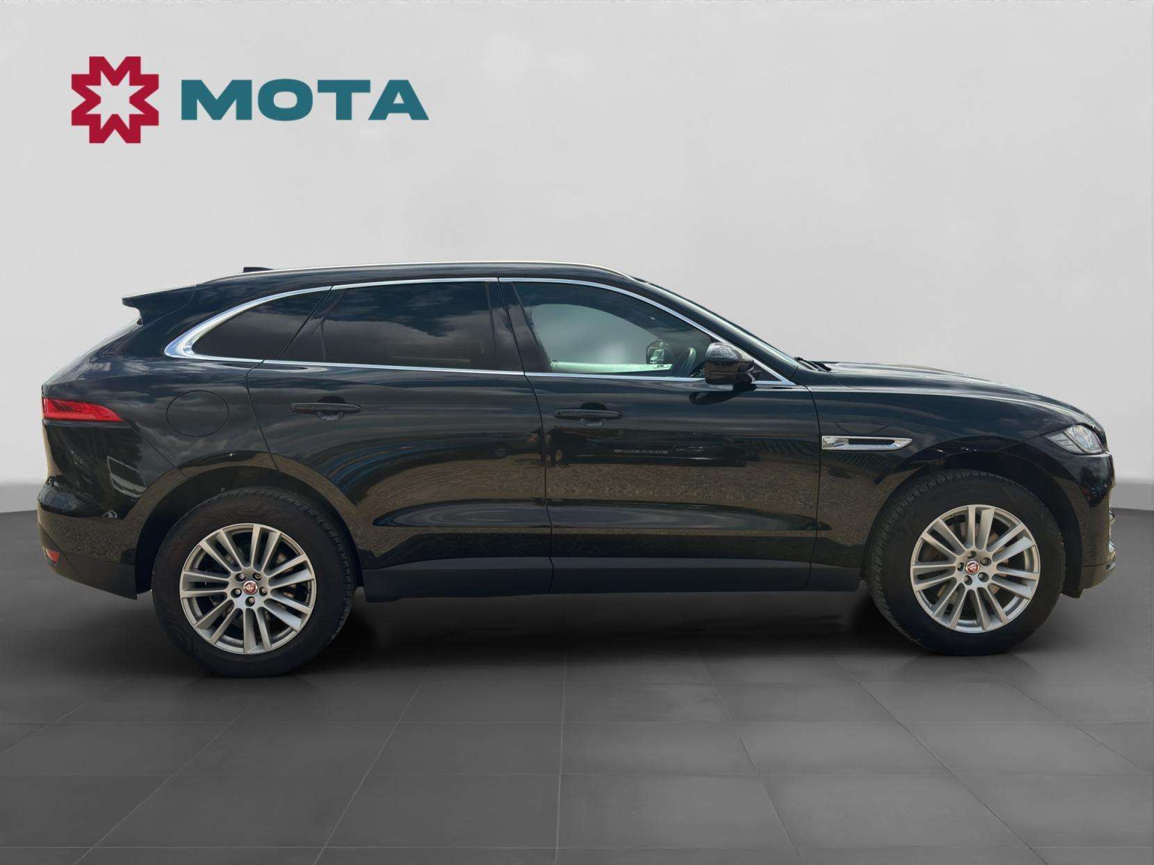 A 2018 JAGUAR F-PACE 2.0 P300 Portfolio SUV 5dr Petrol Auto AWD Euro 6 (s/s) (300 ps) A 2018 JAGUAR F-PACE 2.0 P300 Portfolio SUV 5dr Petrol Auto AWD Euro 6 (s/s) (300 ps)