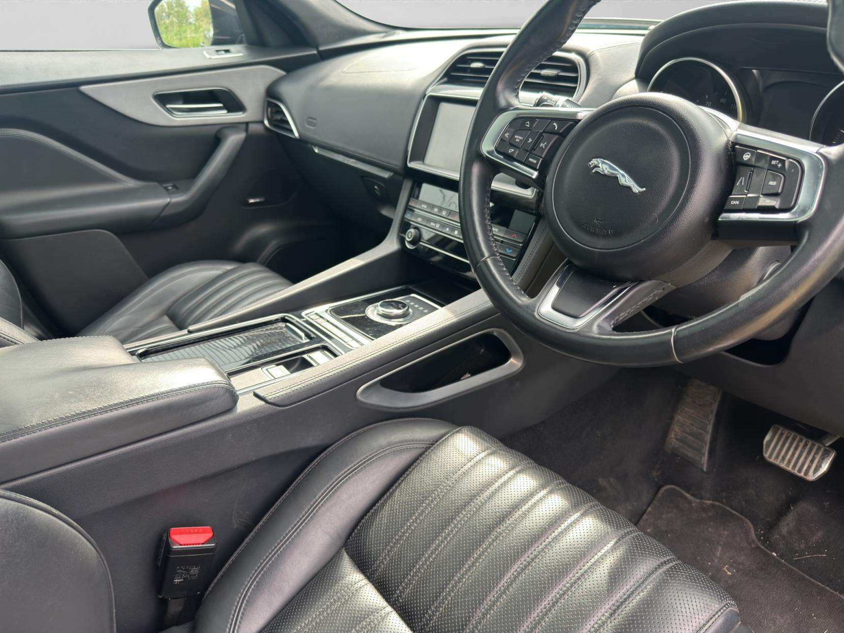 A 2018 JAGUAR F-PACE 2.0 P300 Portfolio SUV 5dr Petrol Auto AWD Euro 6 (s/s) (300 ps) A 2018 JAGUAR F-PACE 2.0 P300 Portfolio SUV 5dr Petrol Auto AWD Euro 6 (s/s) (300 ps)