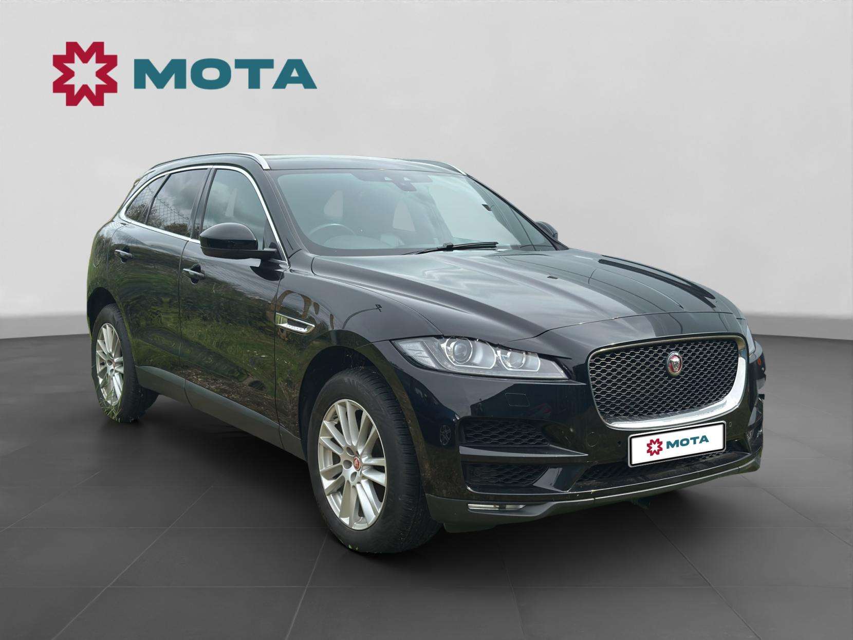 A 2018 JAGUAR F-PACE 2.0 P300 Portfolio SUV 5dr Petrol Auto AWD Euro 6 (s/s) (300 ps) A 2018 JAGUAR F-PACE 2.0 P300 Portfolio SUV 5dr Petrol Auto AWD Euro 6 (s/s) (300 ps)