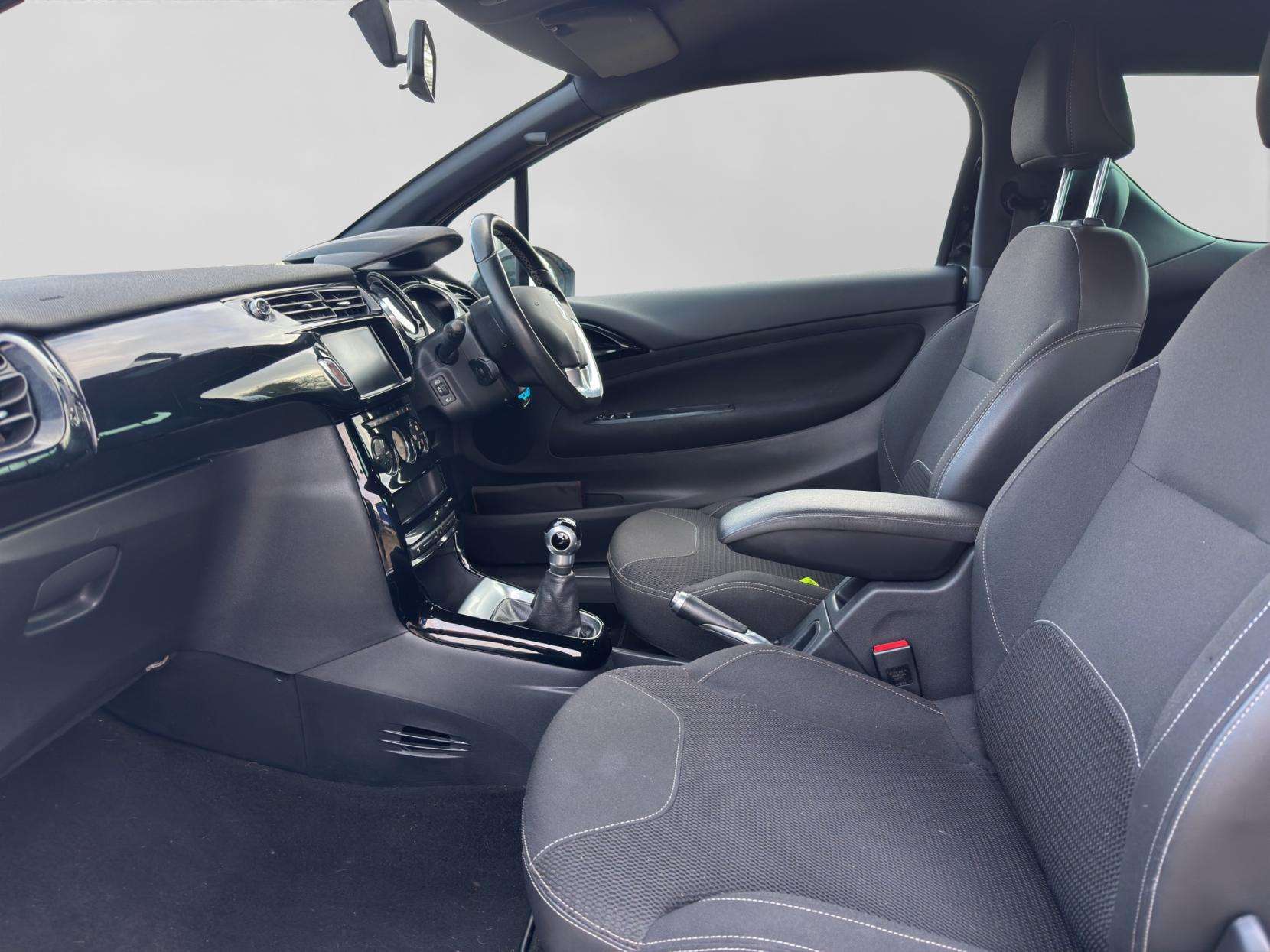 2017 DS AUTOMOBILES DS 3 2017 DS AUTOMOBILES DS 3