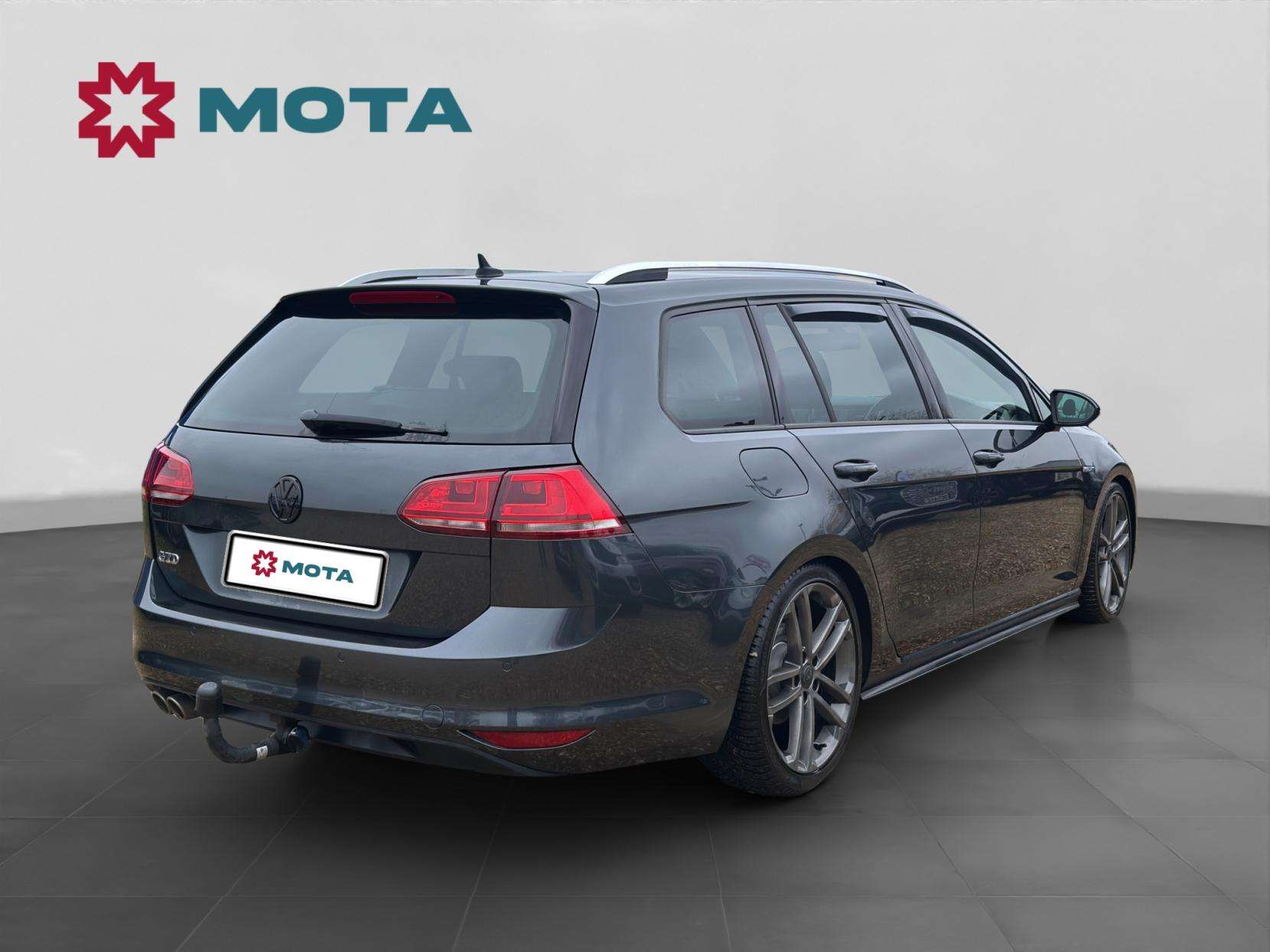 A 2016 VOLKSWAGEN GOLF 2.0 TDI BlueMotion Tech GTD (Nav) Estate 5dr Diesel DSG Euro 6 (s/s) (184 ps) A 2016 VOLKSWAGEN GOLF 2.0 TDI BlueMotion Tech GTD (Nav) Estate 5dr Diesel DSG Euro 6 (s/s) (184 ps)