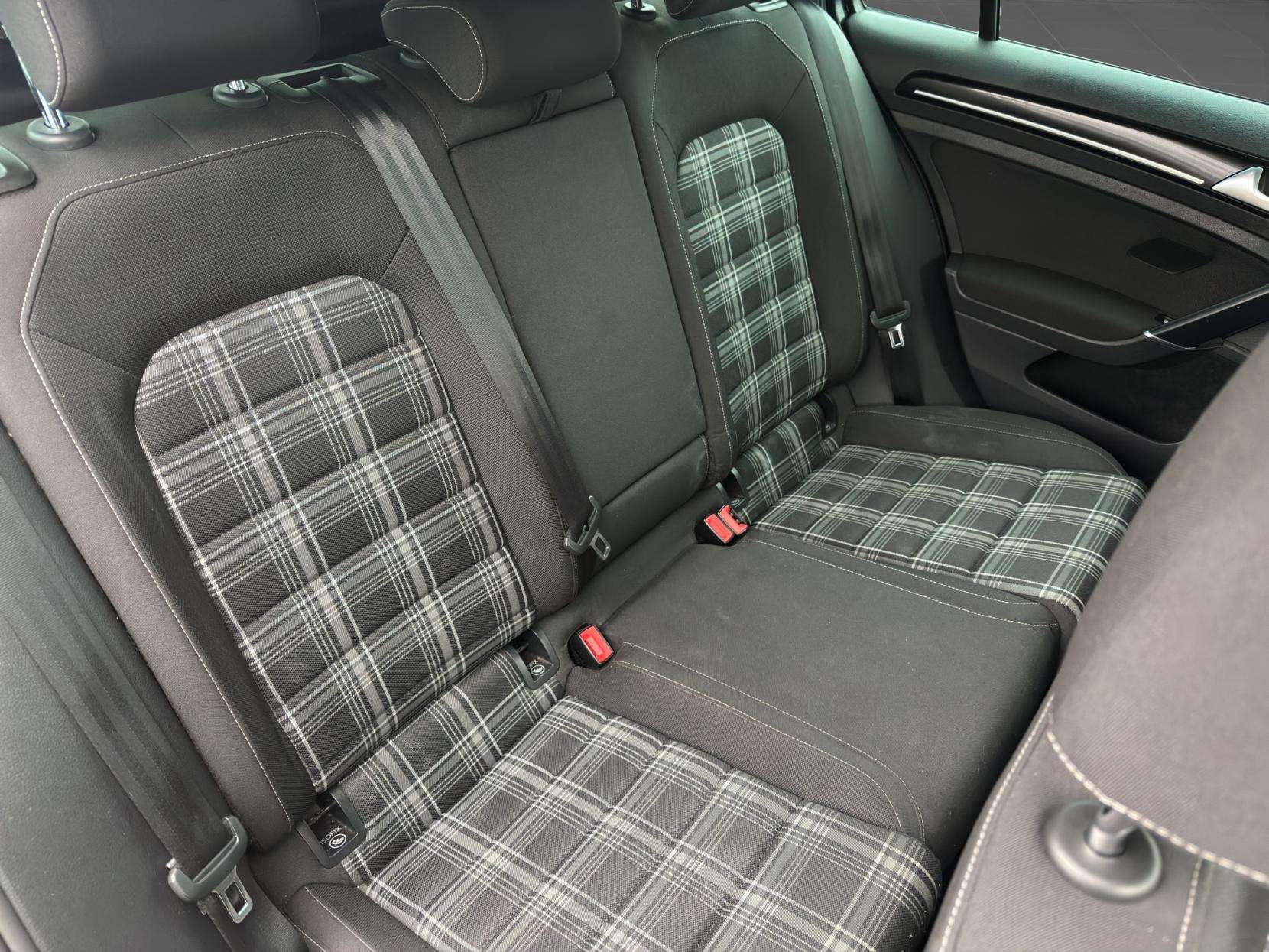 2016 VOLKSWAGEN GOLF 2016 VOLKSWAGEN GOLF