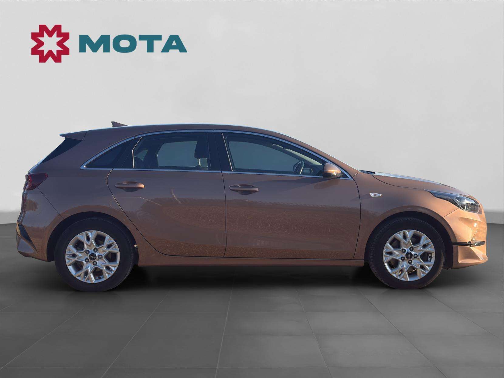 A 2022 KIA CEED 1.6 CRDi MHEV 2 Hatchback 5dr Diesel Hybrid Manual Euro 6 (s/s) (134 bhp) A 2022 KIA CEED 1.6 CRDi MHEV 2 Hatchback 5dr Diesel Hybrid Manual Euro 6 (s/s) (134 bhp)