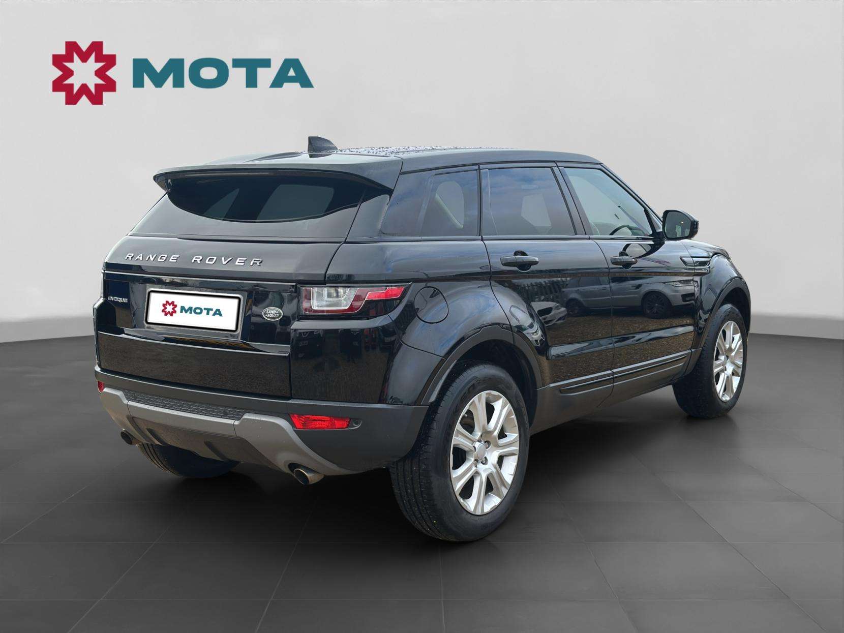 A 2018 LAND ROVER RANGE ROVER EVOQUE 2.0 eD4 SE Tech SUV 5dr Diesel Manual FWD Euro 6 (s/s) (150 ps) A 2018 LAND ROVER RANGE ROVER EVOQUE 2.0 eD4 SE Tech SUV 5dr Diesel Manual FWD Euro 6 (s/s) (150 ps)