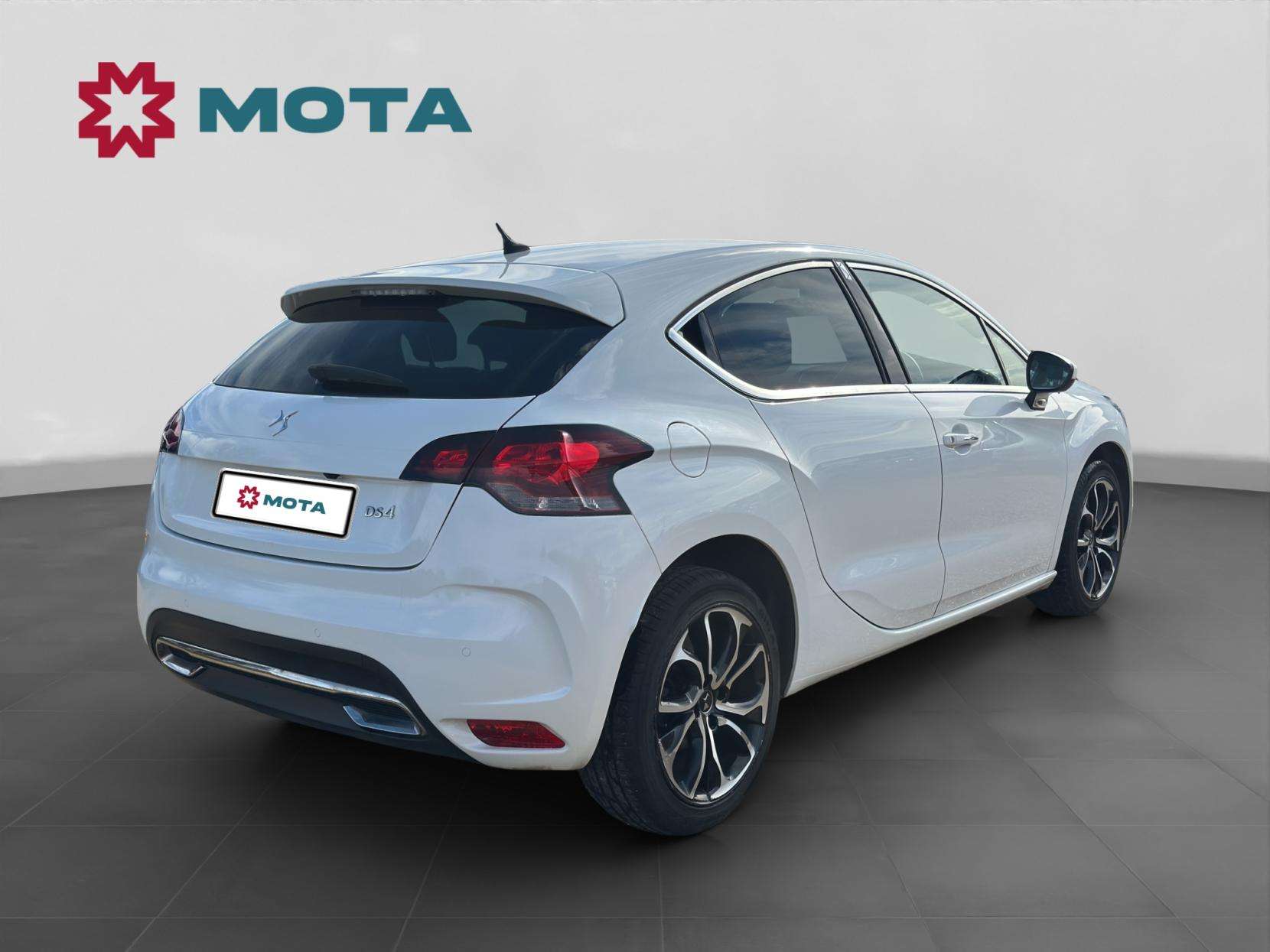 A 2016 DS AUTOMOBILES DS 4 1.6 BlueHDi Prestige Hatchback 5dr Diesel Manual Euro 6 (s/s) (120 ps) A 2016 DS AUTOMOBILES DS 4 1.6 BlueHDi Prestige Hatchback 5dr Diesel Manual Euro 6 (s/s) (120 ps)
