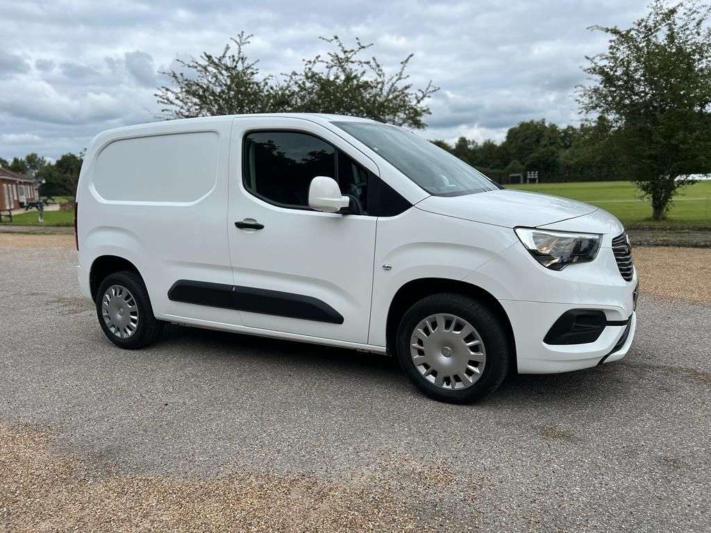 A 2020 VAUXHALL COMBO CARGO 1.5 L1H1 2300 SPORTIVE 101 BHP Air con, Electric Mirrors A 2020 VAUXHALL COMBO CARGO 1.5 L1H1 2300 SPORTIVE 101 BHP Air con, Electric Mirrors