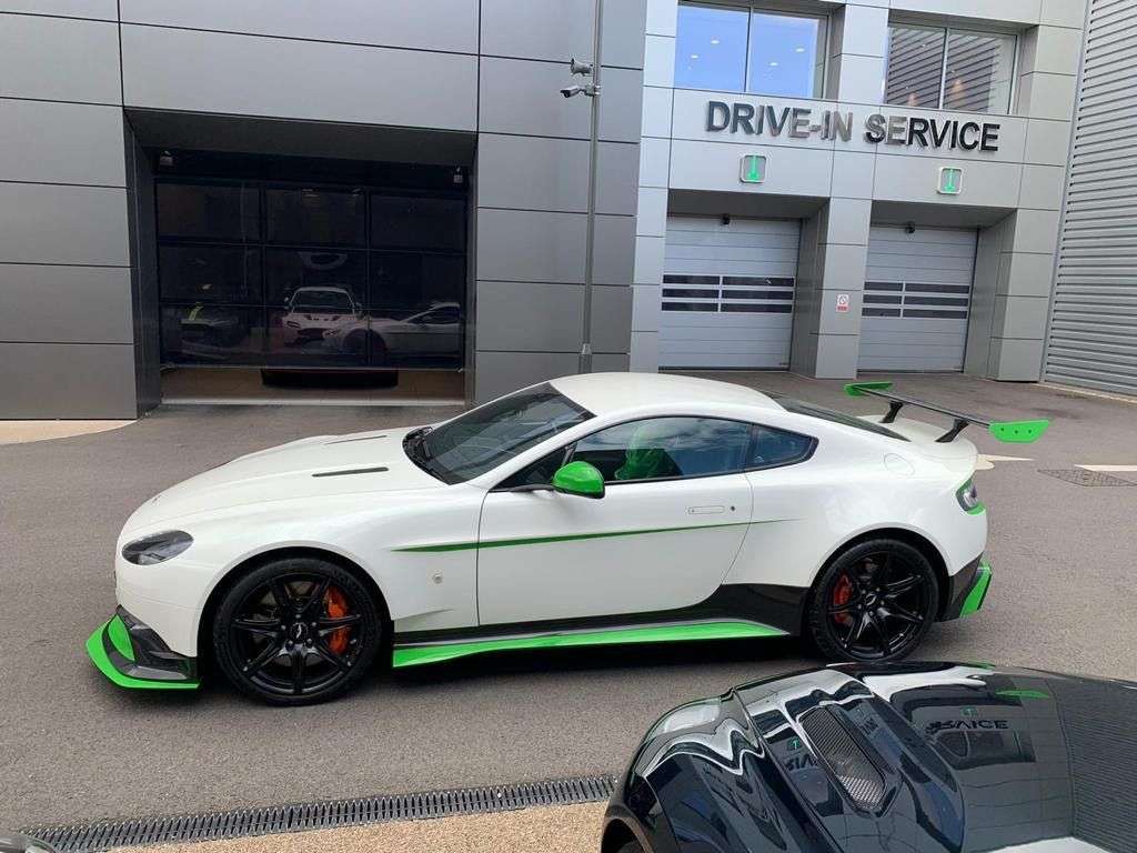 2017 ASTON MARTIN VANTAGE 2017 ASTON MARTIN VANTAGE
