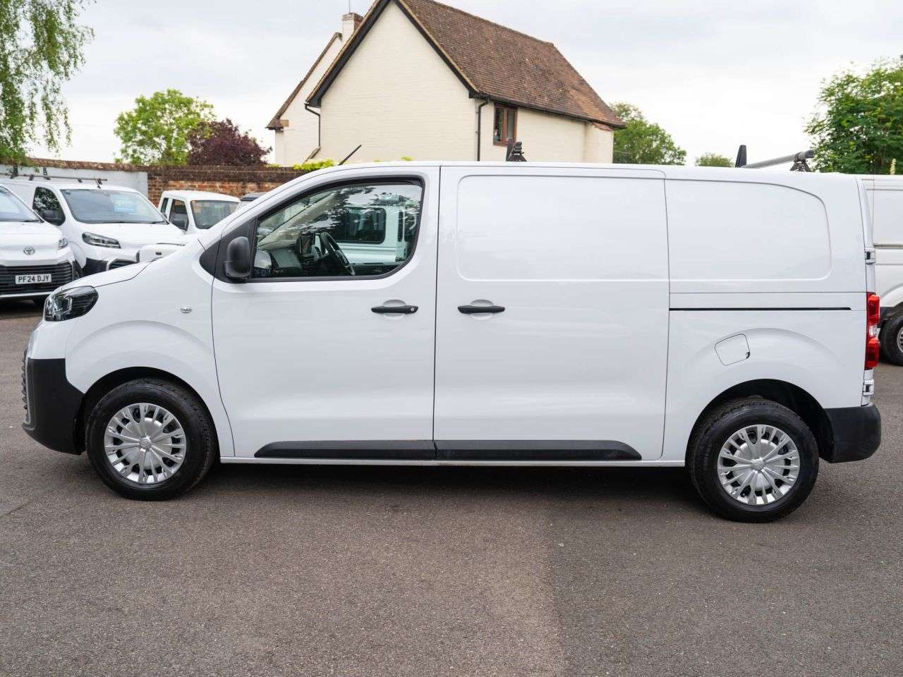 2024 TOYOTA PROACE 2024 TOYOTA PROACE