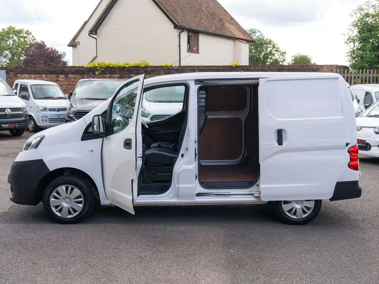 2017 NISSAN NV200 2017 NISSAN NV200