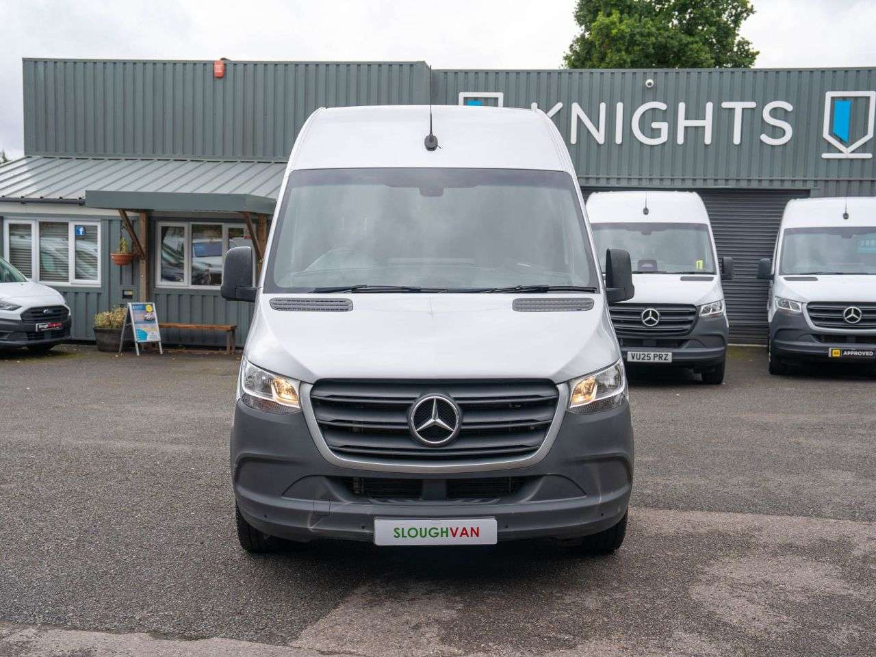 A 2023 MERCEDES-BENZ SPRINTER 2.0 315 CDI Premium Panel Van 5dr Diesel G-Tronic FWD L2 H2 Euro 6 (s/s) (1 A 2023 MERCEDES-BENZ SPRINTER 2.0 315 CDI Premium Panel Van 5dr Diesel G-Tronic FWD L2 H2 Euro 6 (s/s) (1