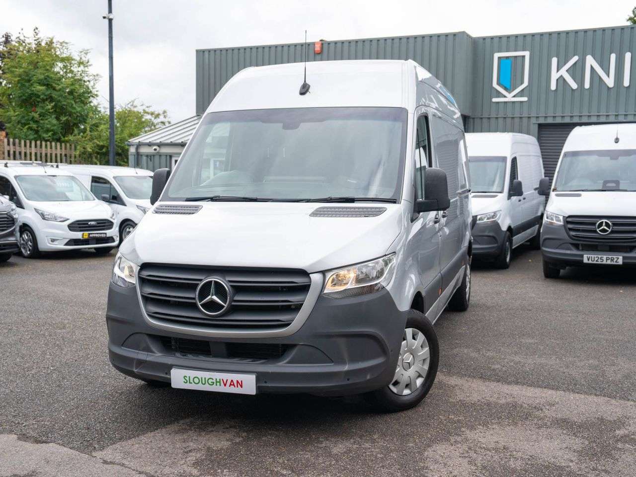 A 2023 MERCEDES-BENZ SPRINTER 2.0 315 CDI Premium Panel Van 5dr Diesel G-Tronic FWD L2 H2 Euro 6 (s/s) (1 A 2023 MERCEDES-BENZ SPRINTER 2.0 315 CDI Premium Panel Van 5dr Diesel G-Tronic FWD L2 H2 Euro 6 (s/s) (1
