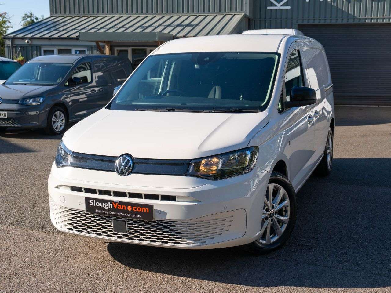 A 2021 VOLKSWAGEN CADDY MAXI 2.0 TDI C20 Commerce Pro Panel Van 6dr Diesel DSG LWB Euro 6 (s/s) (122 ps) A 2021 VOLKSWAGEN CADDY MAXI 2.0 TDI C20 Commerce Pro Panel Van 6dr Diesel DSG LWB Euro 6 (s/s) (122 ps)