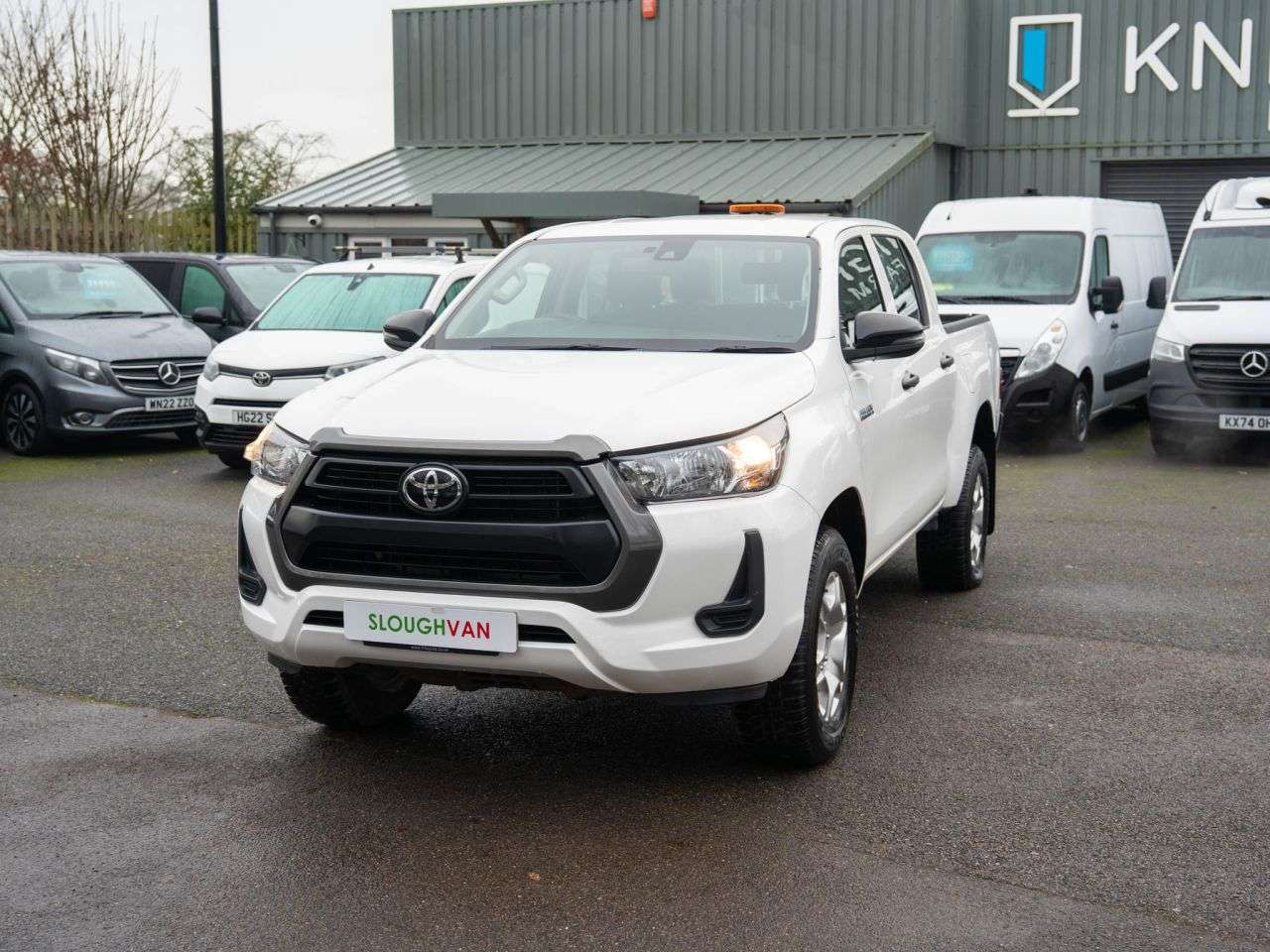 A 2022 TOYOTA HI-LUX 2.4 D-4D Active Pickup Double Cab 4dr Diesel Manual 4WD Euro 6 (s/s) (150 p A 2022 TOYOTA HI-LUX 2.4 D-4D Active Pickup Double Cab 4dr Diesel Manual 4WD Euro 6 (s/s) (150 p