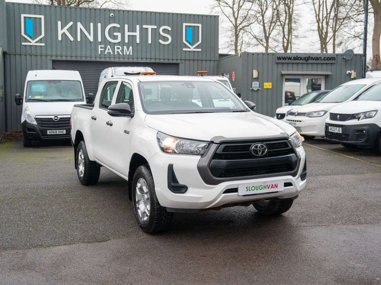 A 2022 TOYOTA HI-LUX 2.4 D-4D Active Pickup Double Cab 4dr Diesel Manual 4WD Euro 6 (s/s) (150 p A 2022 TOYOTA HI-LUX 2.4 D-4D Active Pickup Double Cab 4dr Diesel Manual 4WD Euro 6 (s/s) (150 p