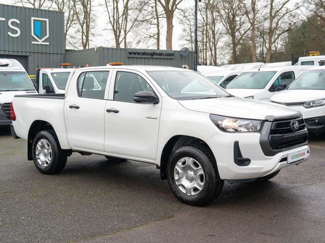 A 2022 TOYOTA HI-LUX 2.4 D-4D Active Pickup Double Cab 4dr Diesel Manual 4WD Euro 6 (s/s) (150 p A 2022 TOYOTA HI-LUX 2.4 D-4D Active Pickup Double Cab 4dr Diesel Manual 4WD Euro 6 (s/s) (150 p