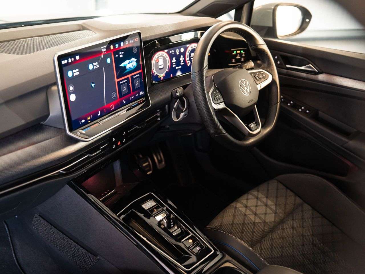 A 2024 VOLKSWAGEN GOLF 1.5 eTSI MHEV R-Line Hatchback 5dr Petrol Hybrid DSG Euro 6 (s/s) (150 ps) A 2024 VOLKSWAGEN GOLF 1.5 eTSI MHEV R-Line Hatchback 5dr Petrol Hybrid DSG Euro 6 (s/s) (150 ps)