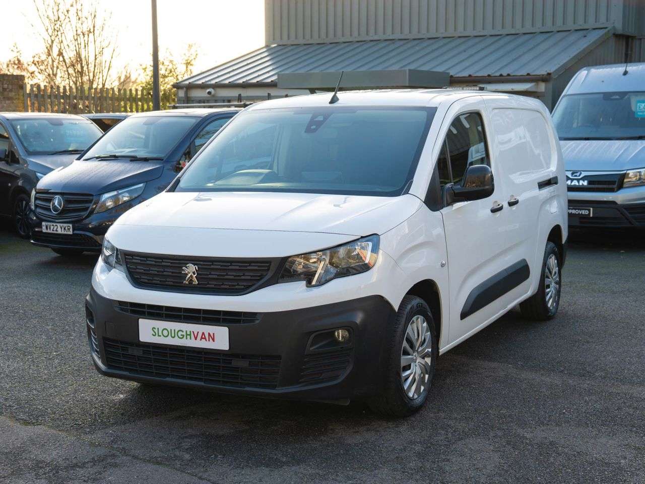 A 2022 PEUGEOT PARTNER 1.5 BlueHDi 850 Professional Long Crew Van Double Cab 6dr Diesel Manual LWB A 2022 PEUGEOT PARTNER 1.5 BlueHDi 850 Professional Long Crew Van Double Cab 6dr Diesel Manual LWB
