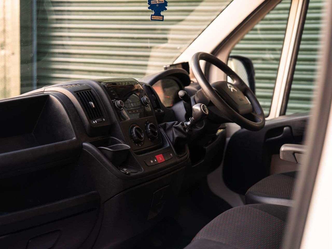 A 2018 CITROEN RELAY 2.0 BlueHDi 35 Caged Tipper 2dr Diesel Manual L2 Euro 6 (130 ps) TOOLBOX, R A 2018 CITROEN RELAY 2.0 BlueHDi 35 Caged Tipper 2dr Diesel Manual L2 Euro 6 (130 ps) TOOLBOX, R