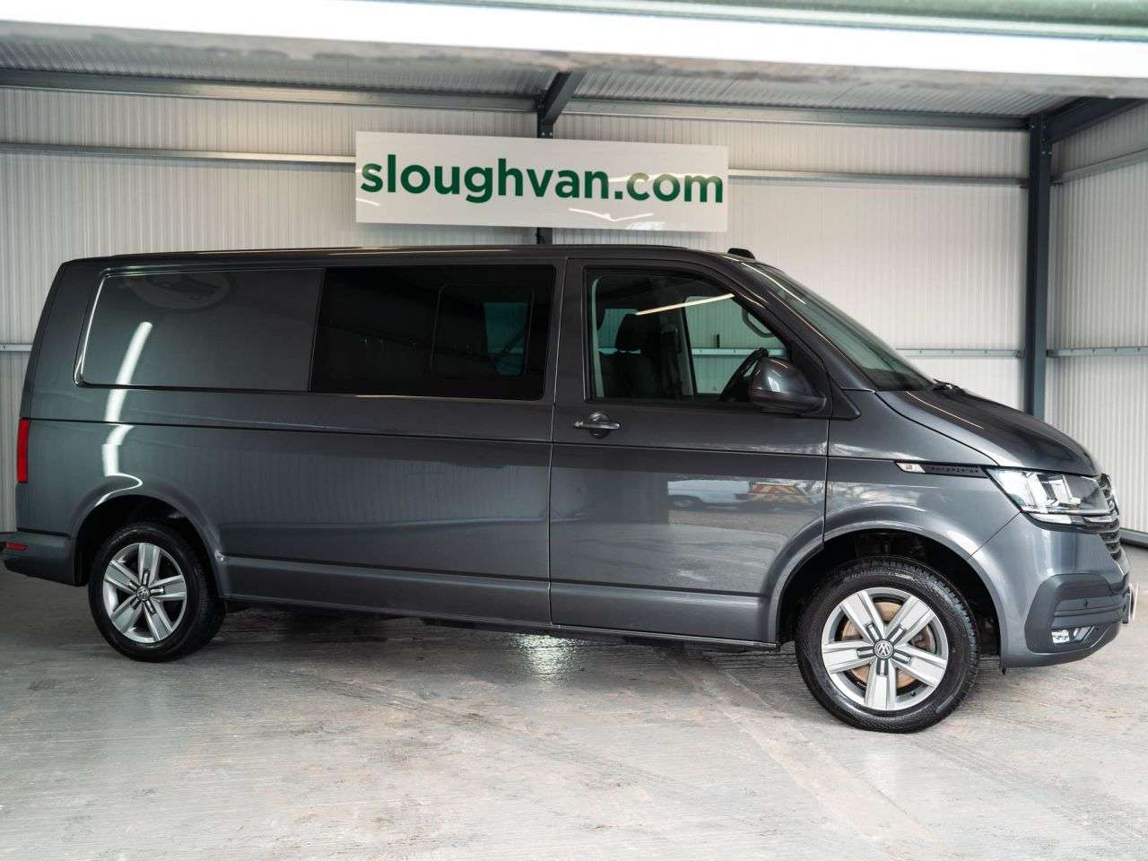 A 2020 VOLKSWAGEN TRANSPORTER 2.0 TDI T32 Highline Kombi Double Cab 5dr Diesel Manual FWD LWB High Roof E A 2020 VOLKSWAGEN TRANSPORTER 2.0 TDI T32 Highline Kombi Double Cab 5dr Diesel Manual FWD LWB High Roof E