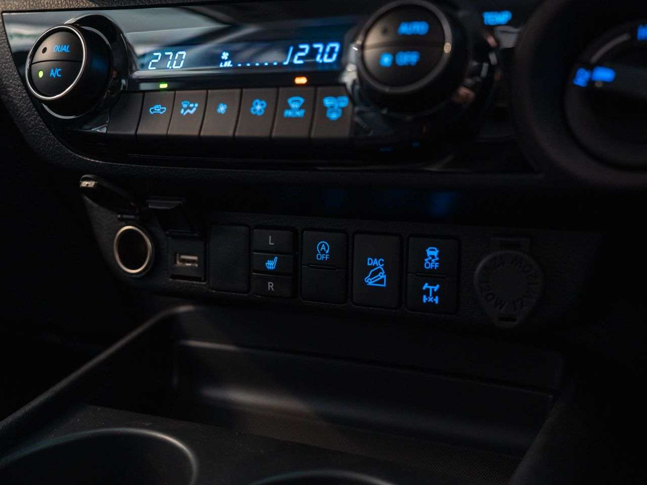 2024 TOYOTA HI-LUX 2024 TOYOTA HI-LUX