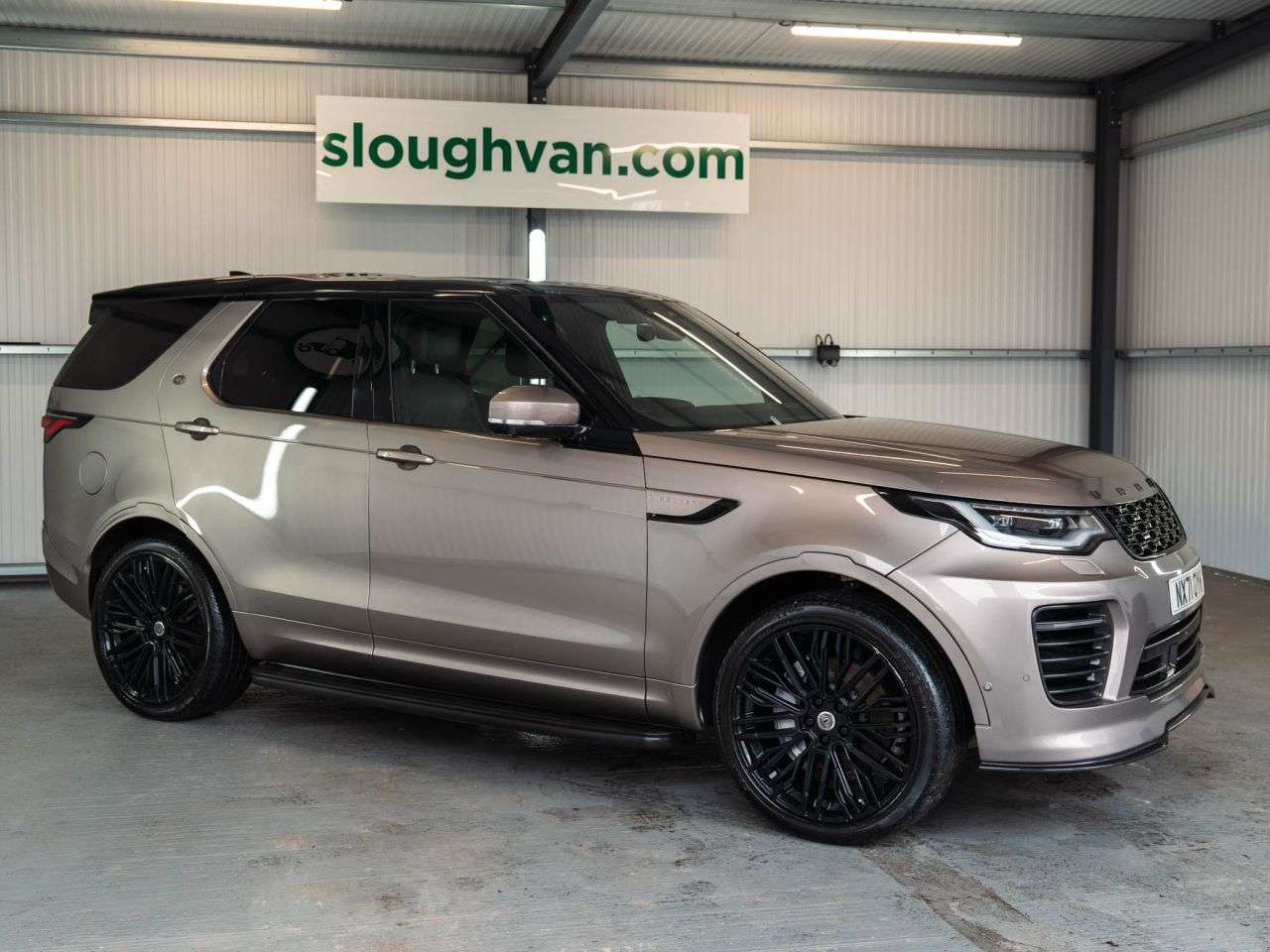 A 2021 LAND ROVER DISCOVERY 3.0 D300 MHEV URBAN SE SUV 5dr Diesel Auto 4WD Euro 6 (s/s) (300 ps) BLUETO A 2021 LAND ROVER DISCOVERY 3.0 D300 MHEV URBAN SE SUV 5dr Diesel Auto 4WD Euro 6 (s/s) (300 ps) BLUETO
