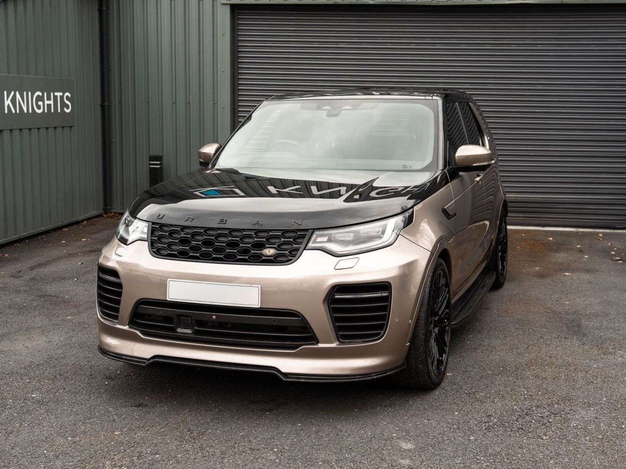 A 2021 LAND ROVER DISCOVERY 3.0 D300 MHEV URBAN SE SUV 5dr Diesel Auto 4WD Euro 6 (s/s) (300 ps) BLUETO A 2021 LAND ROVER DISCOVERY 3.0 D300 MHEV URBAN SE SUV 5dr Diesel Auto 4WD Euro 6 (s/s) (300 ps) BLUETO