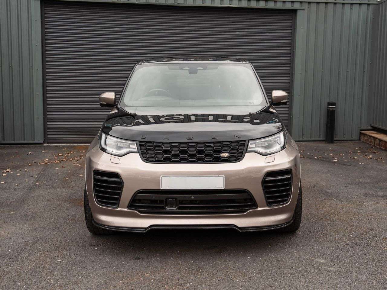 A 2021 LAND ROVER DISCOVERY 3.0 D300 MHEV URBAN SE SUV 5dr Diesel Auto 4WD Euro 6 (s/s) (300 ps) BLUETO A 2021 LAND ROVER DISCOVERY 3.0 D300 MHEV URBAN SE SUV 5dr Diesel Auto 4WD Euro 6 (s/s) (300 ps) BLUETO