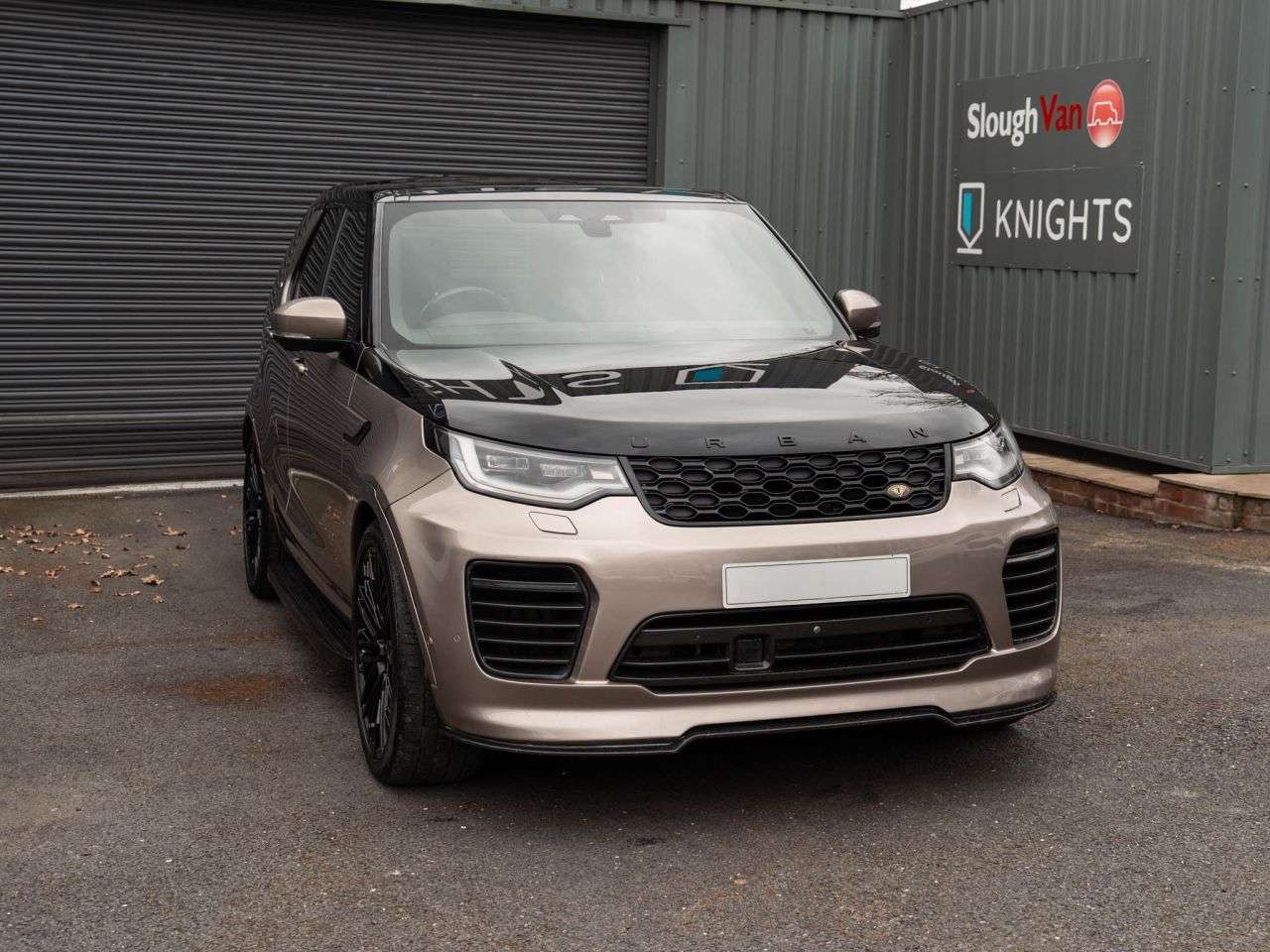 A 2021 LAND ROVER DISCOVERY 3.0 D300 MHEV URBAN SE SUV 5dr Diesel Auto 4WD Euro 6 (s/s) (300 ps) BLUETO A 2021 LAND ROVER DISCOVERY 3.0 D300 MHEV URBAN SE SUV 5dr Diesel Auto 4WD Euro 6 (s/s) (300 ps) BLUETO